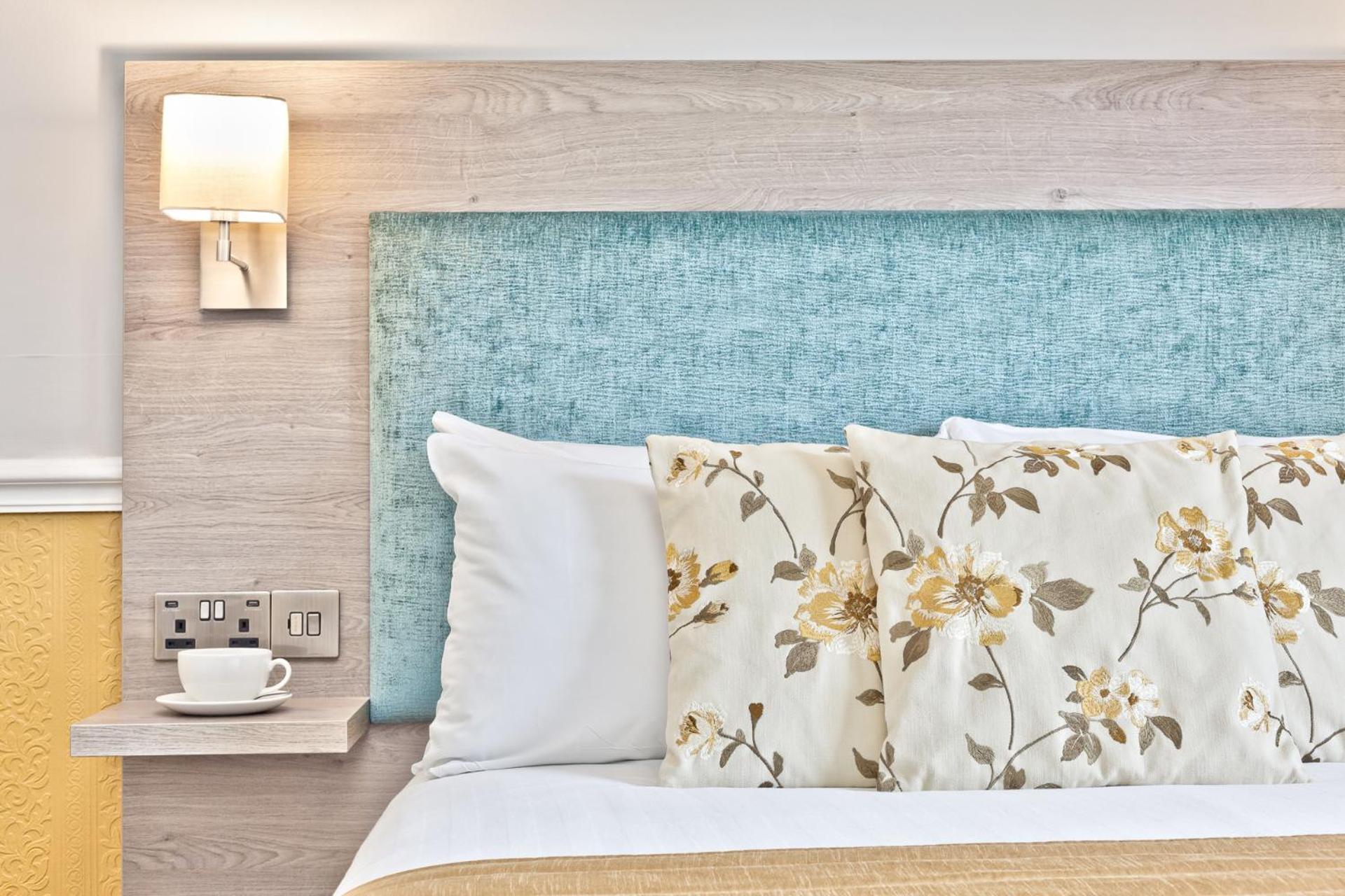 Standard Double Room - Photo 10