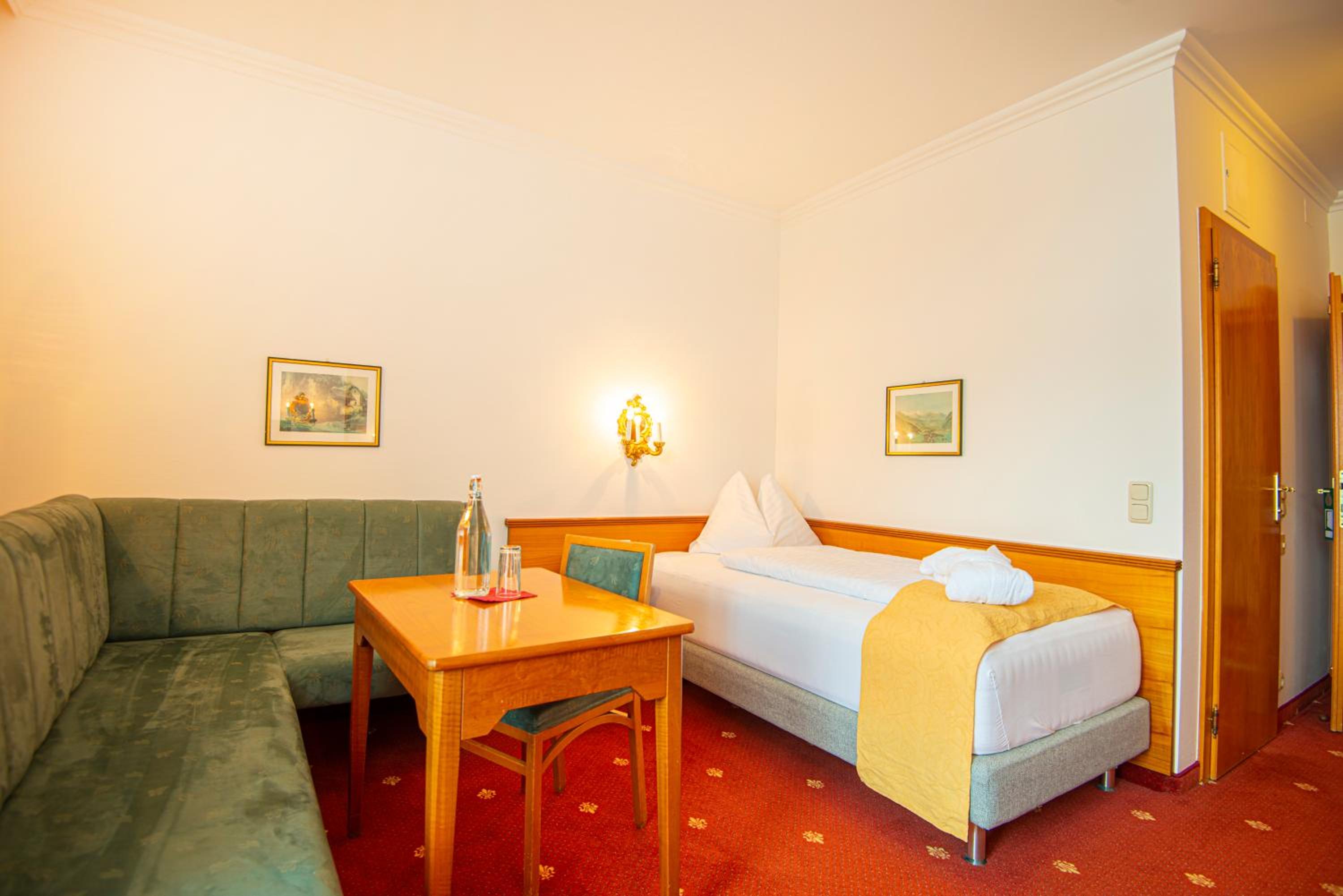 Single Room with Balcony - Free access to Alpentherme photo 1