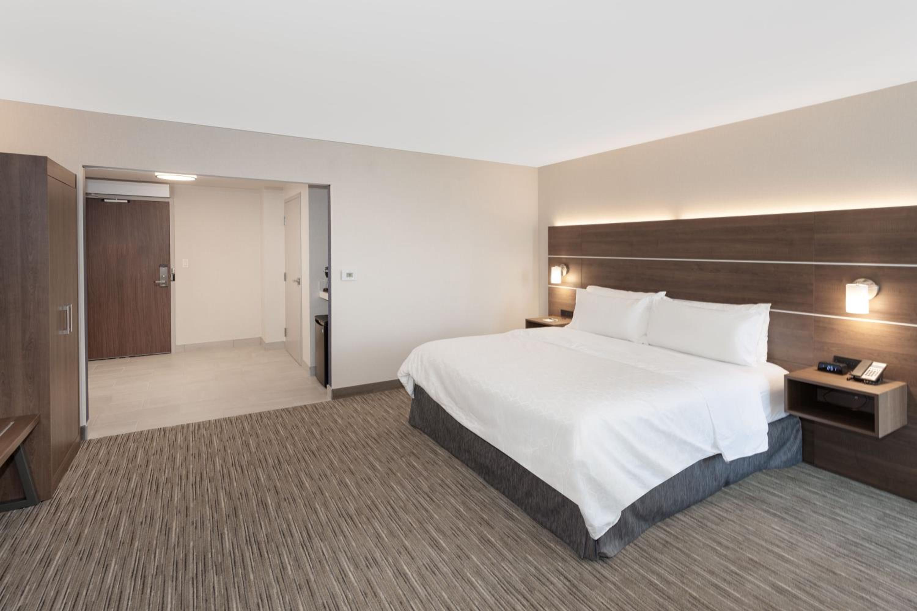 Standard King Room - Photo 2