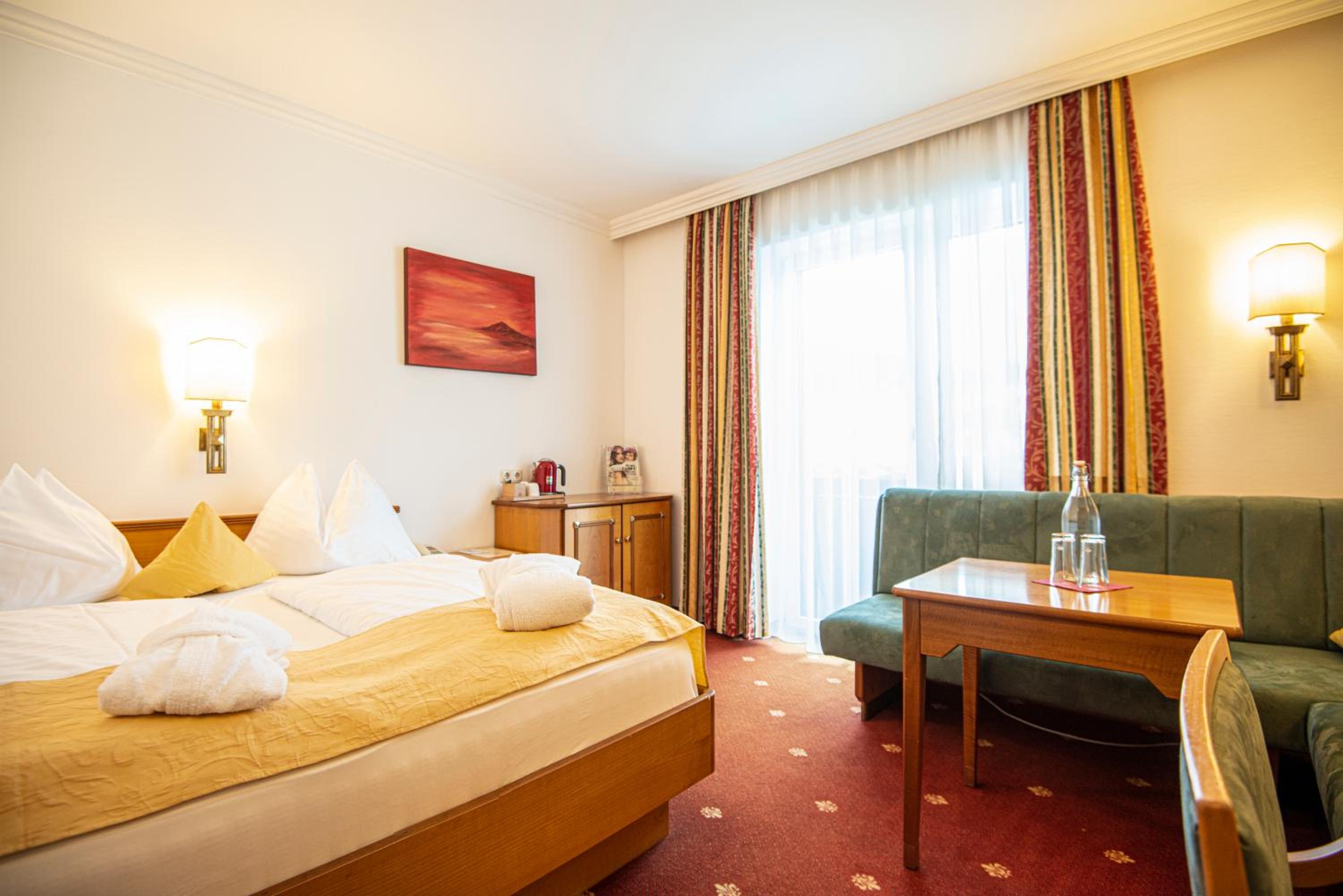 Standard Double Room with Balcony - Free access to Alpentherme photo 2