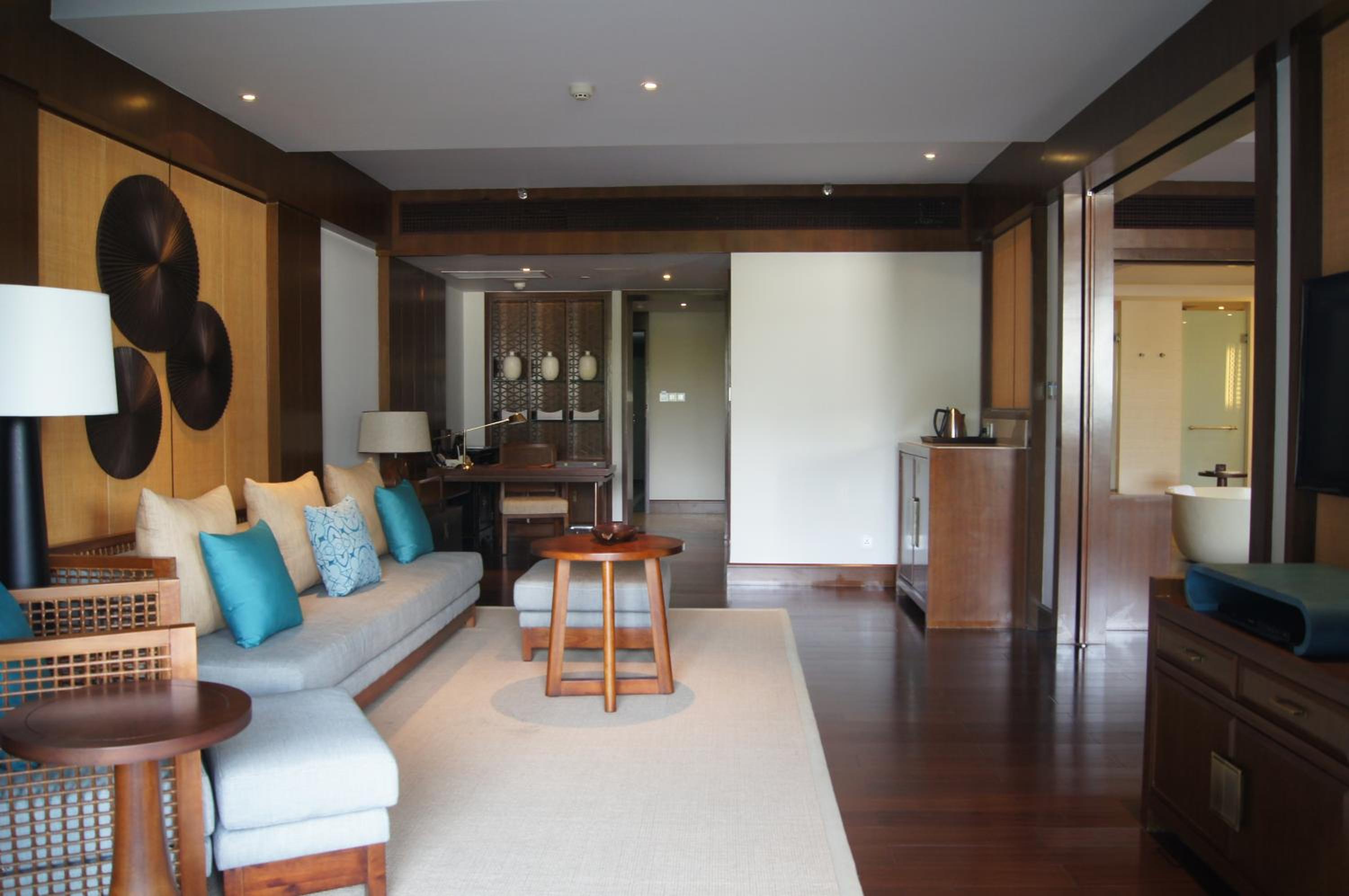 Deluxe Suite(Need to make appointment 1 day in advance:  Complimentary daily 60 minutes message for one person only) - Photo 2