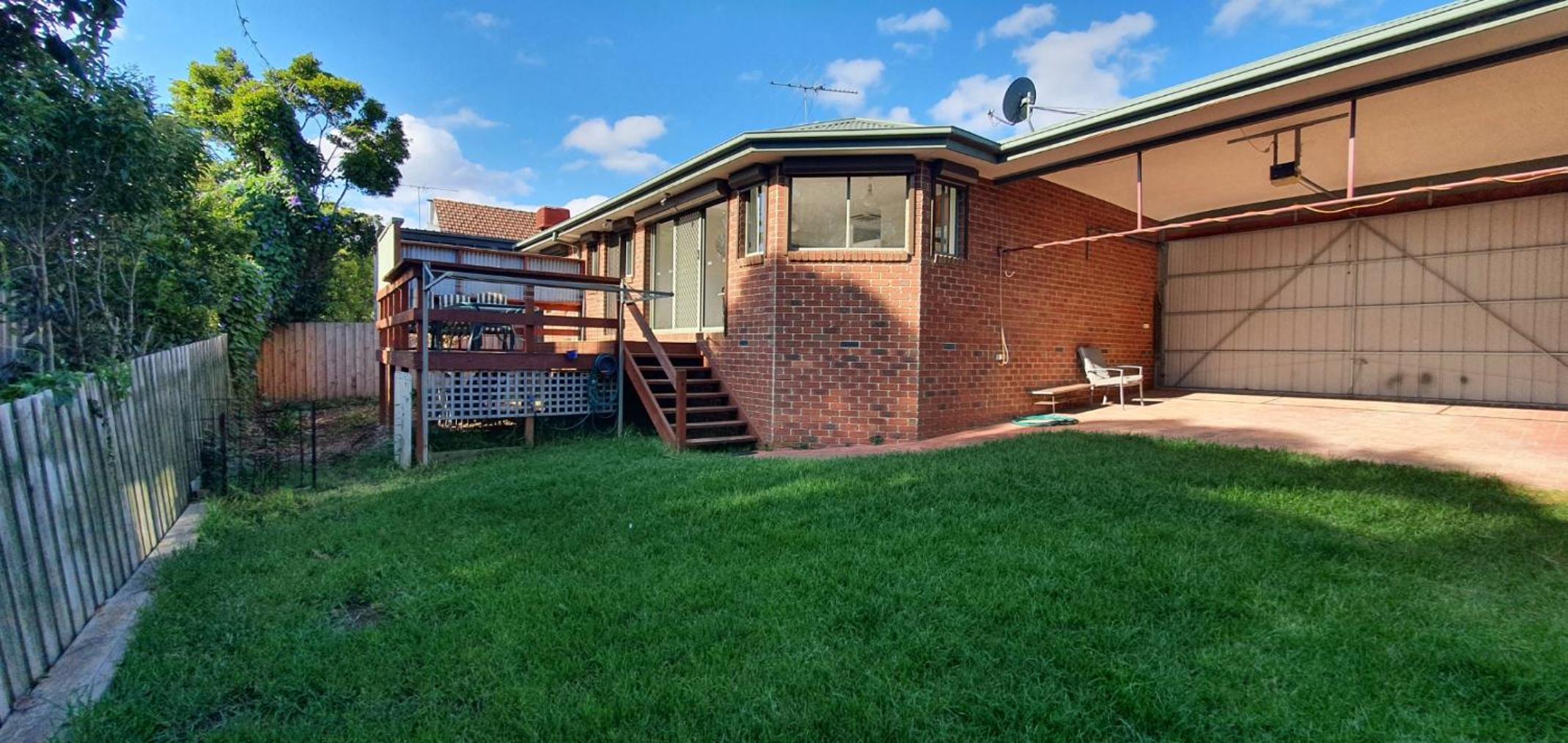Three-Bedroom House photo 2