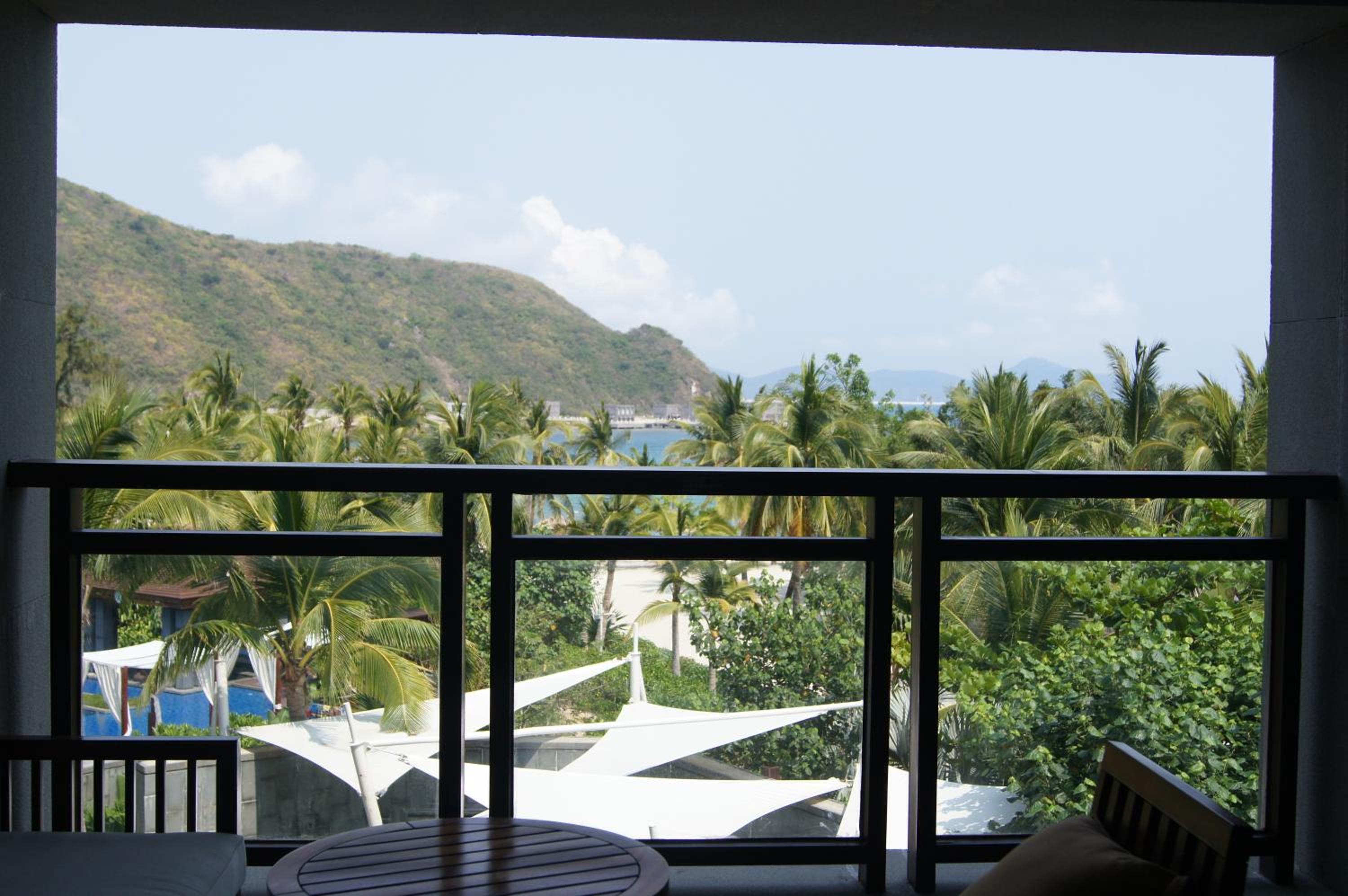 Deluxe pool view room - Photo 3