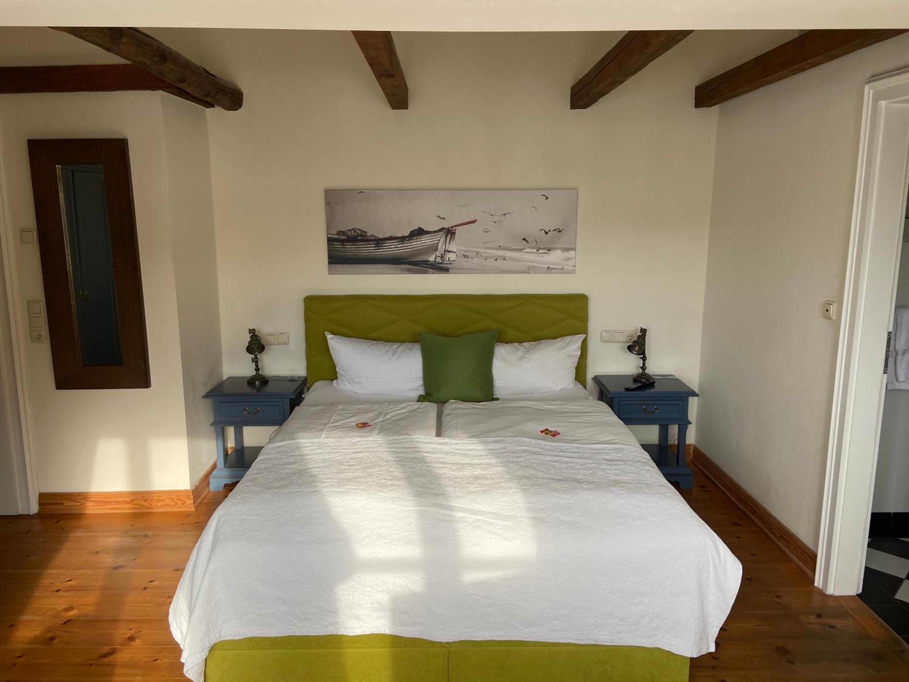 Standard Double Room - Photo 6