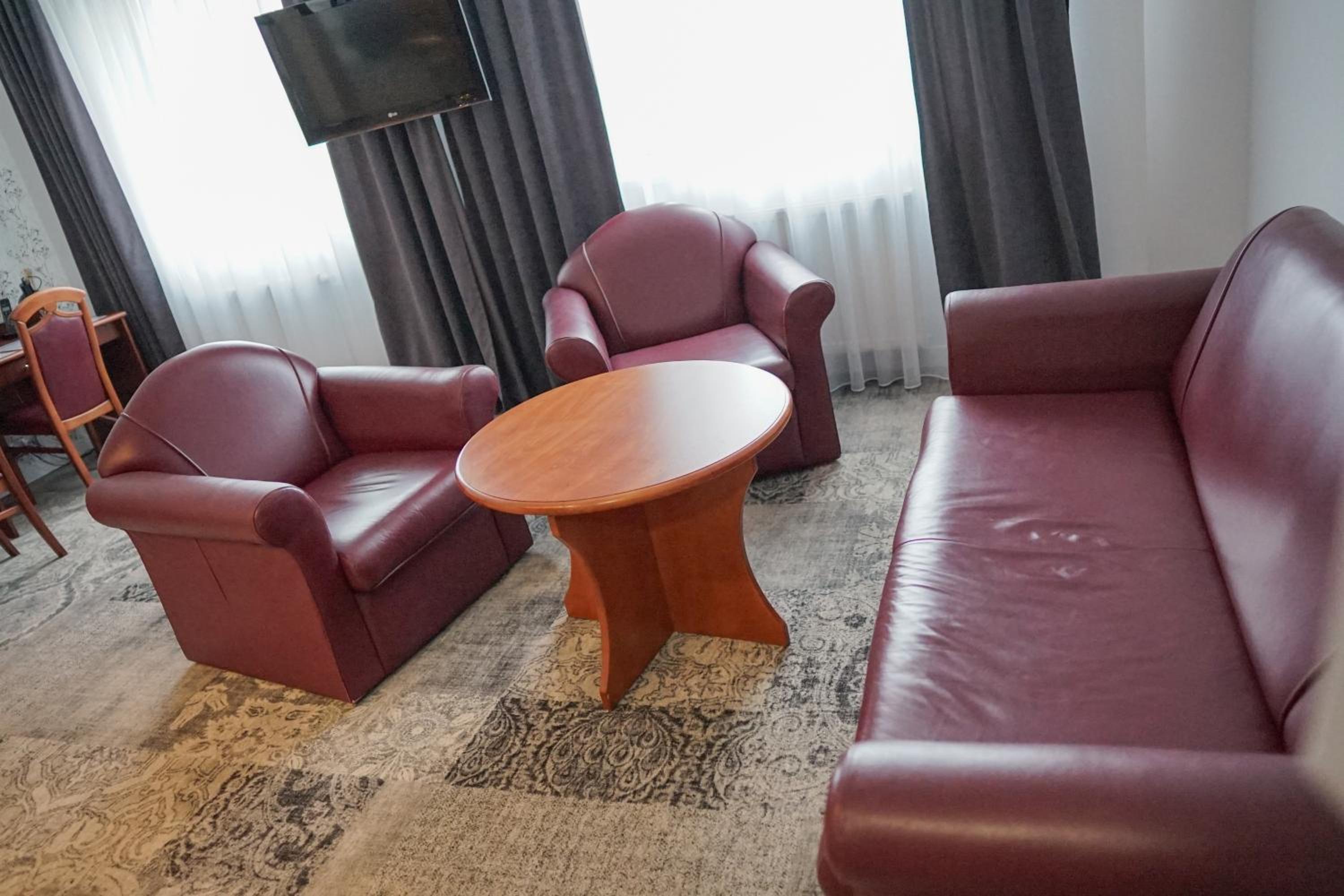 Deluxe Suite - Photo 6
