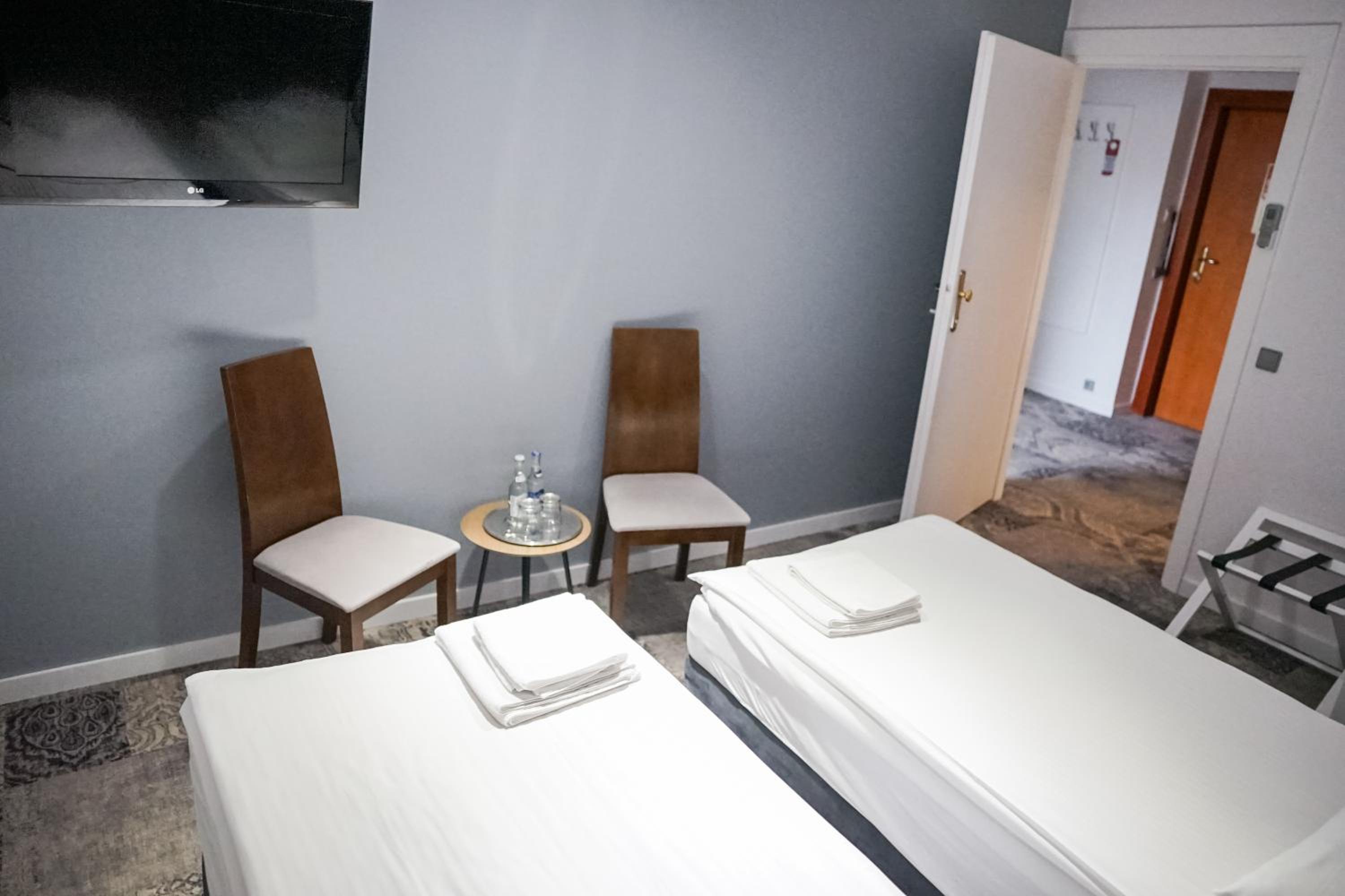 Triple Room - Disability Access - Photo 4