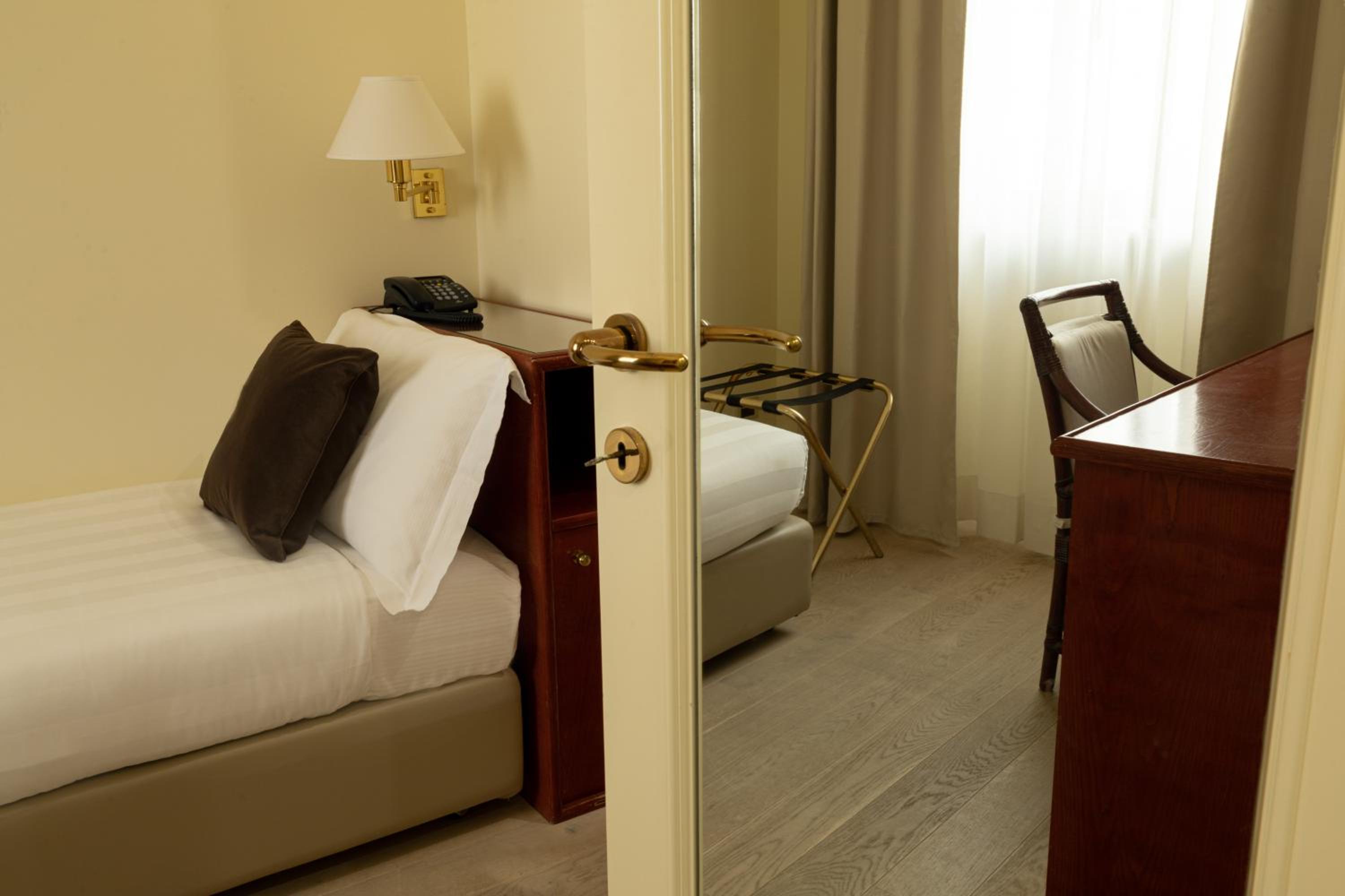 Single Room photo 1