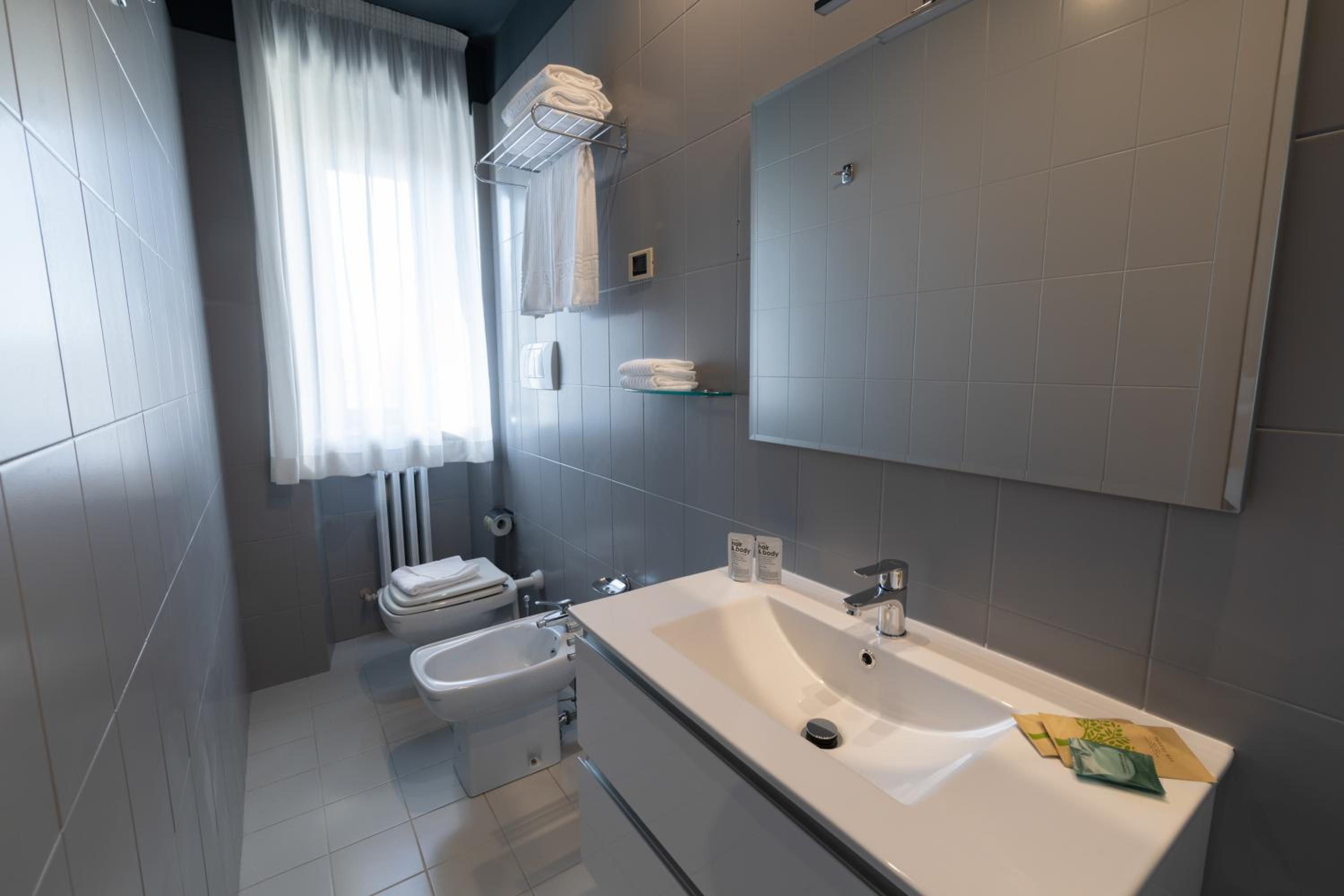Double Room - Photo 10