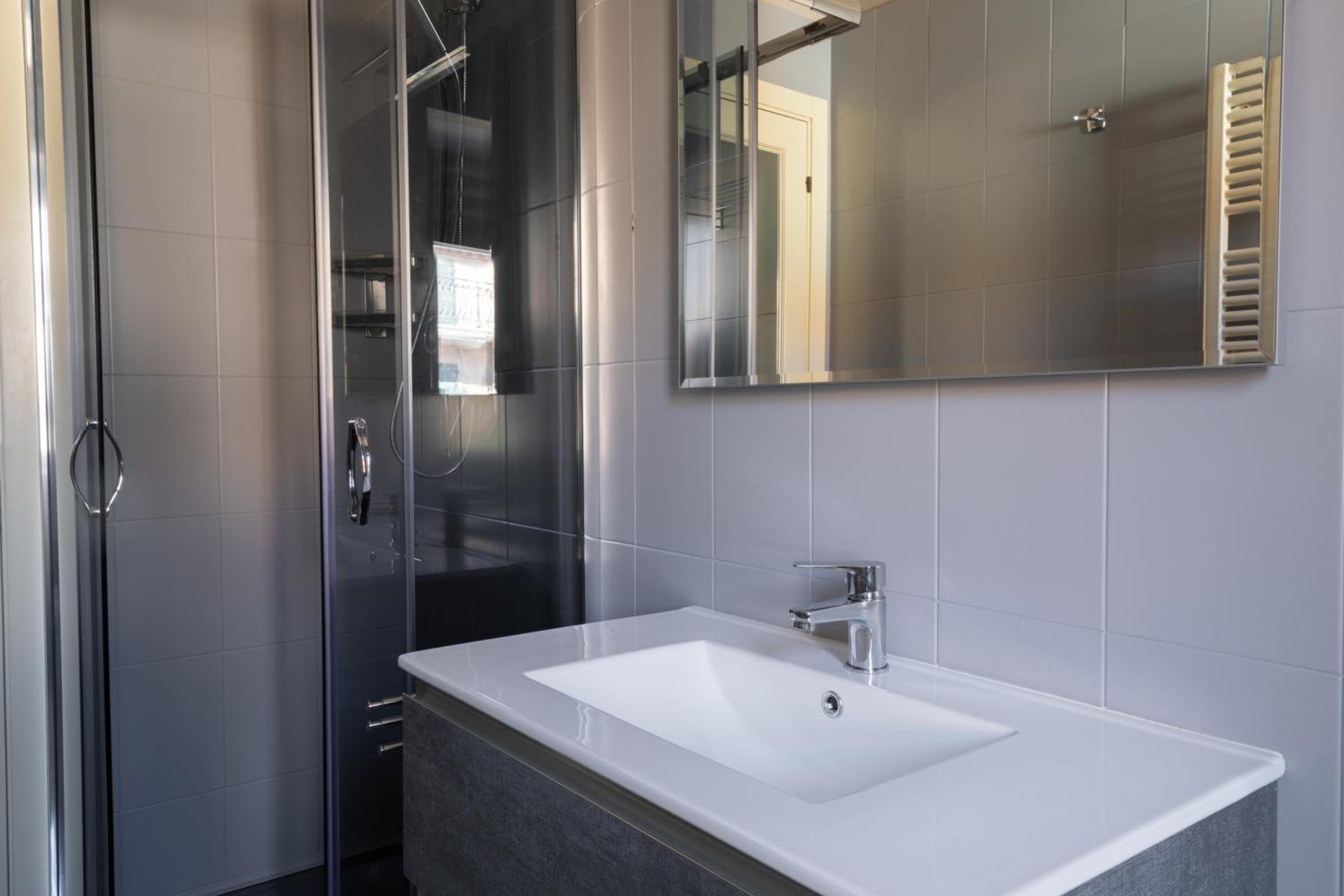 Suite - Photo 5