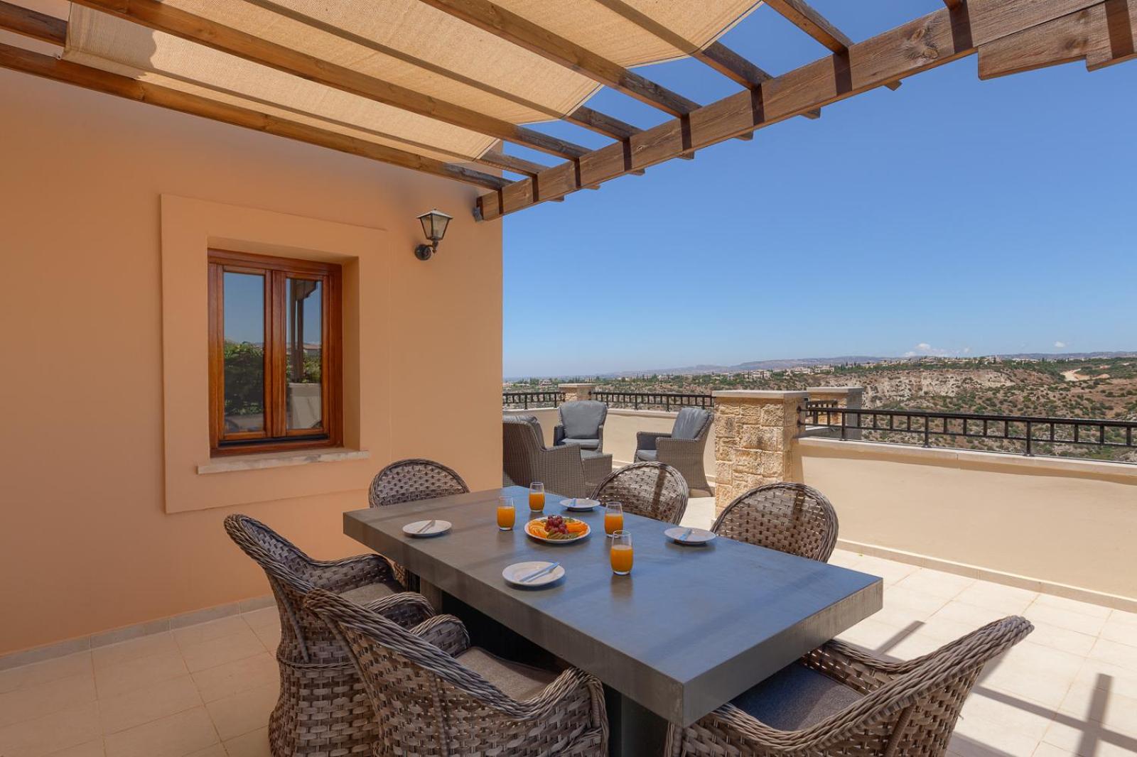 Three-Bedroom Junior Villa with Shared Pool photo 3