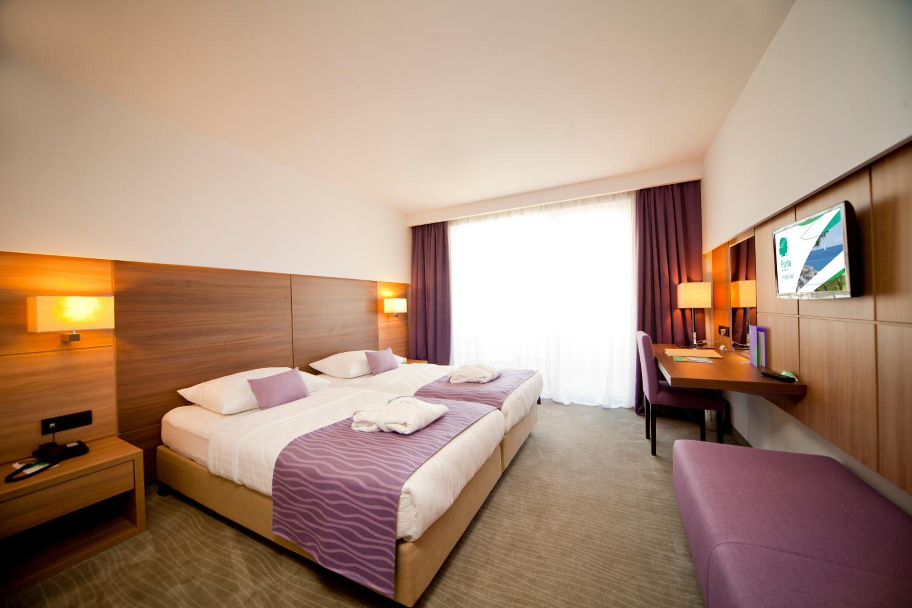 Standard Twin Room with Extra Bed - Photo 4