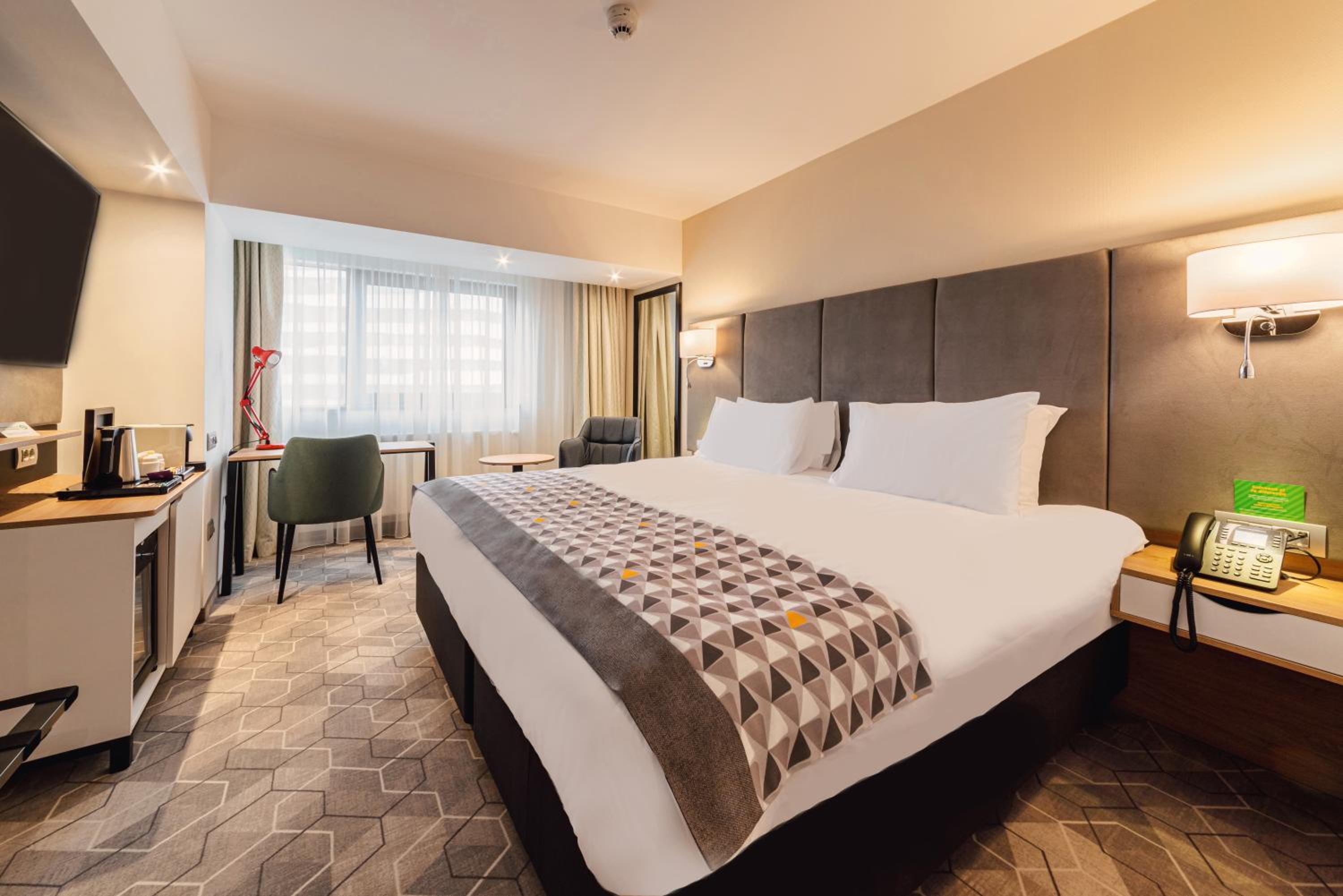 Standard King Room - Photo 2