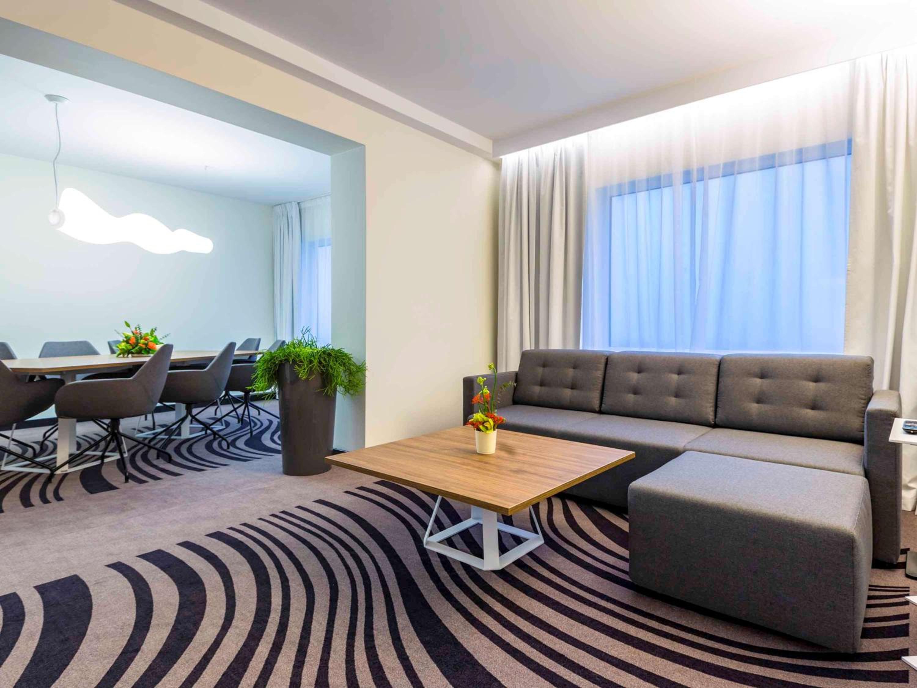 Executive Suite - Photo 2