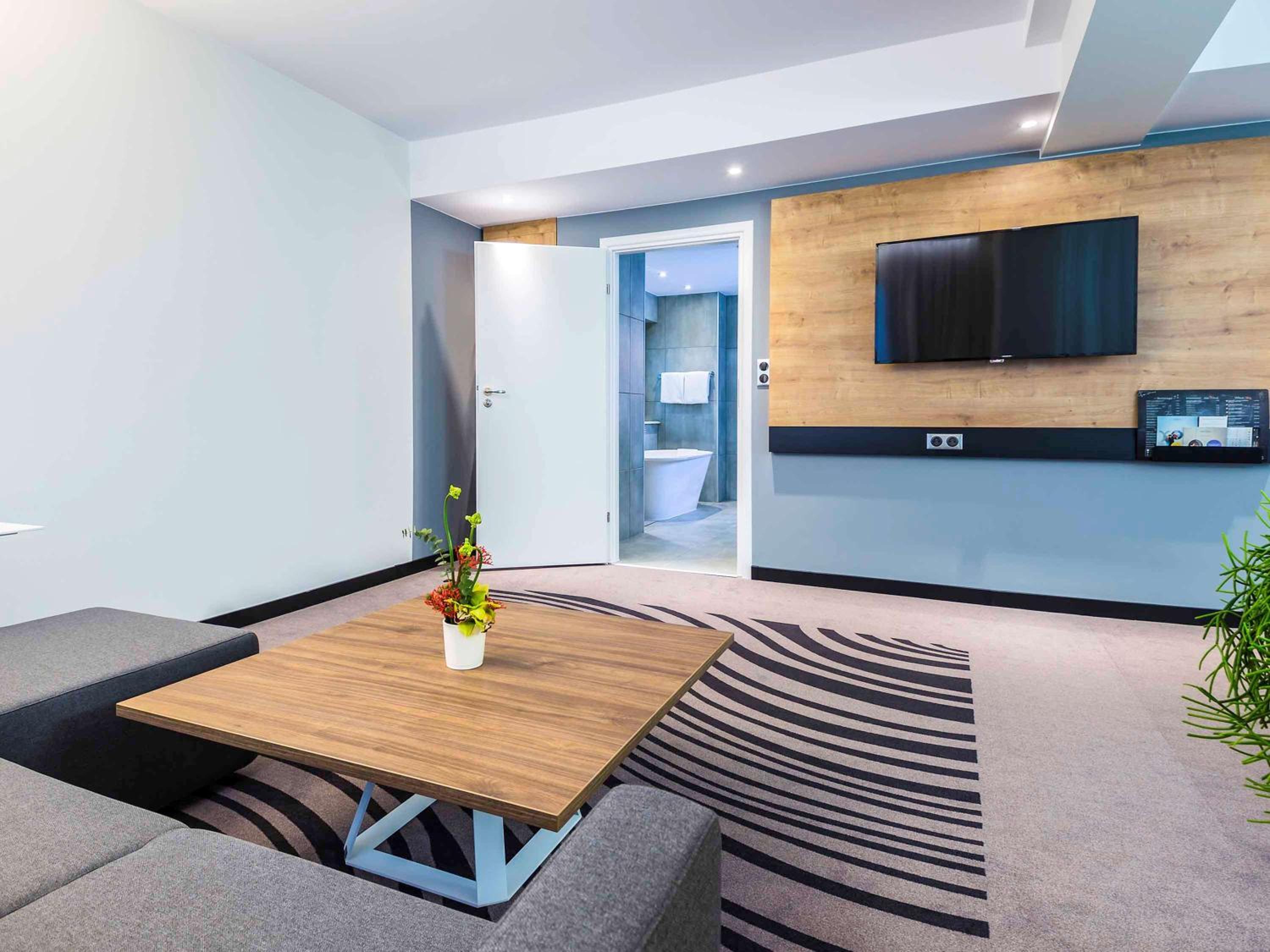 Executive Suite - Photo 3