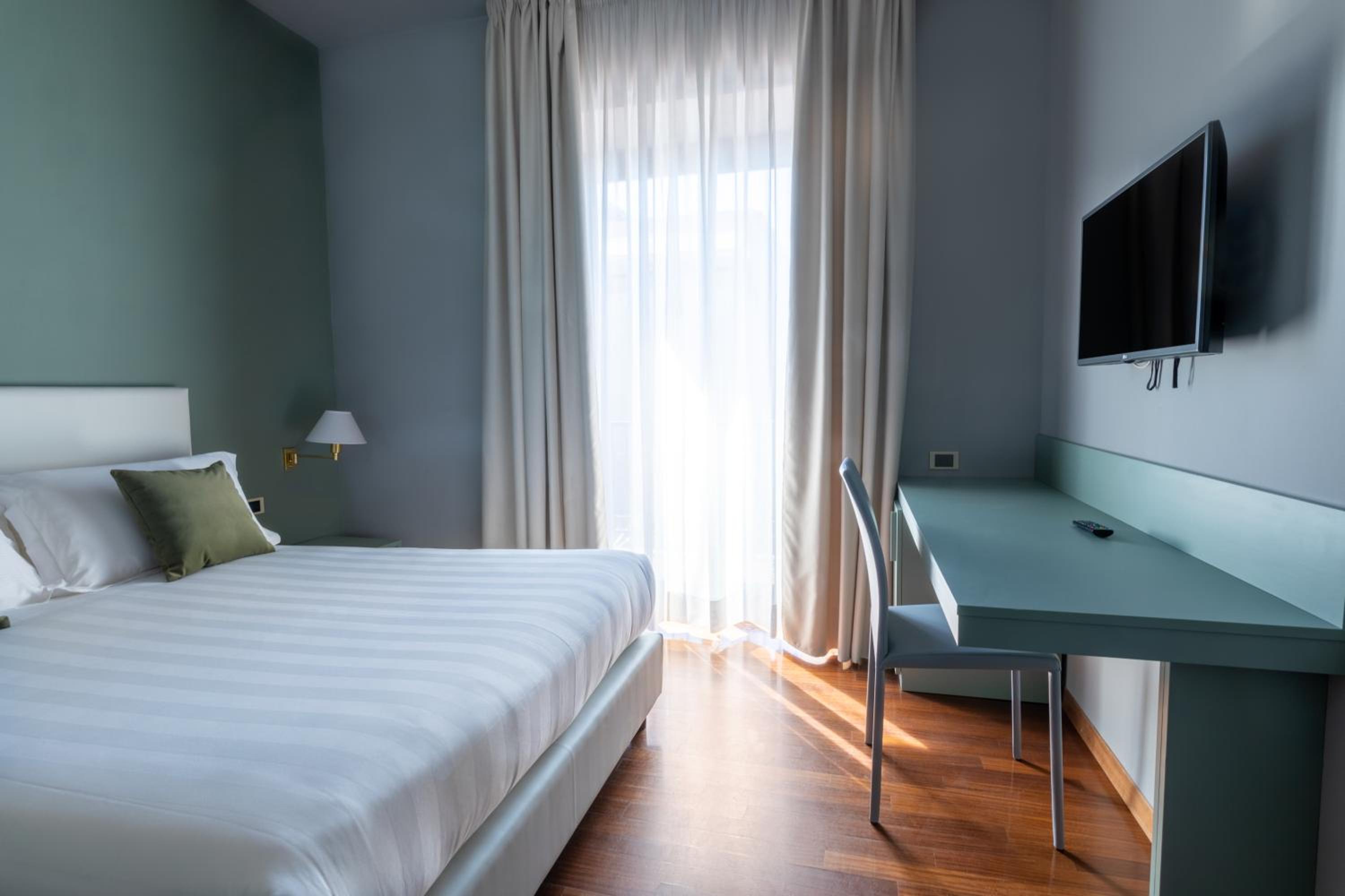 Double Room - Photo 11