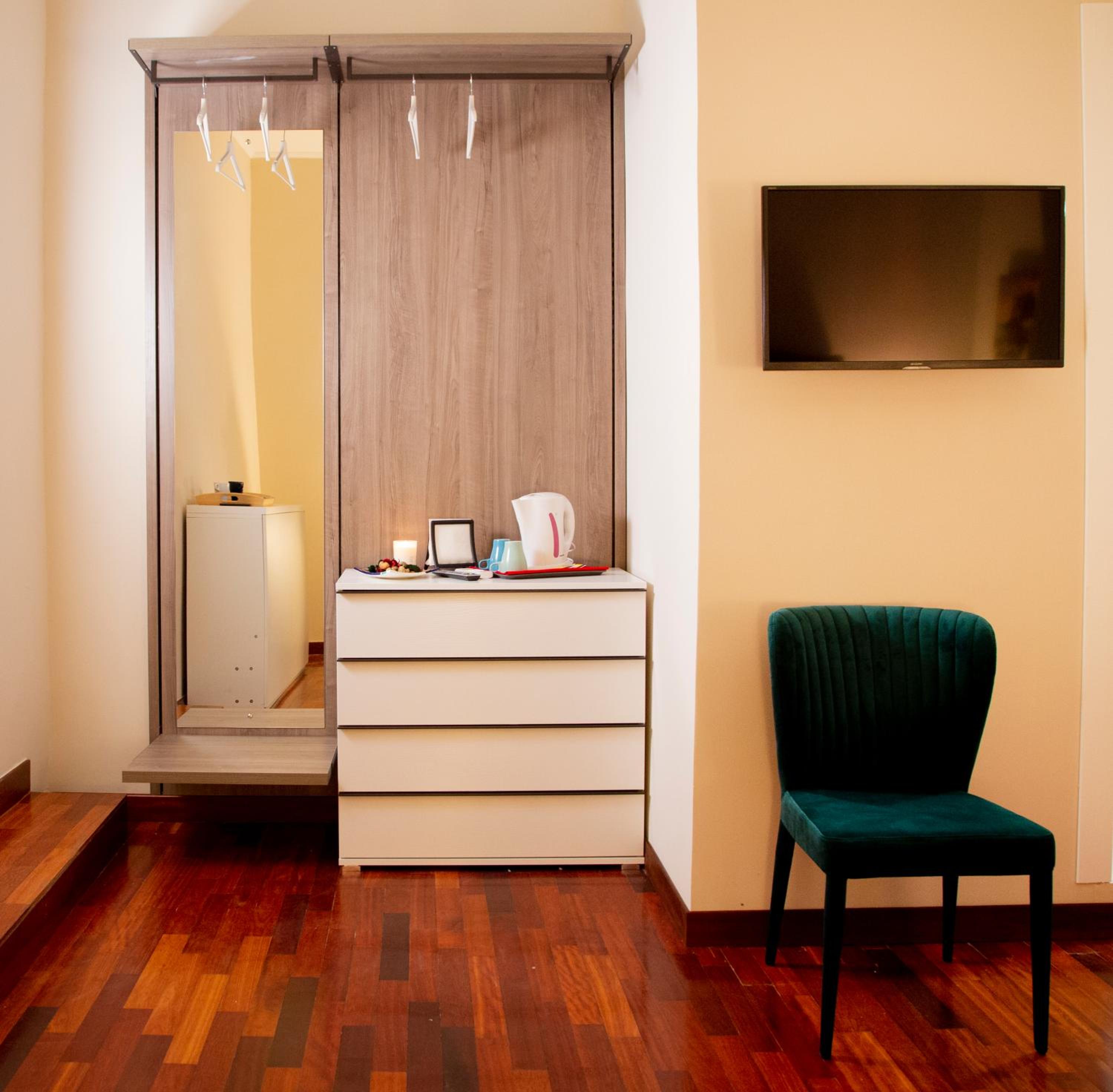 Deluxe Queen Room