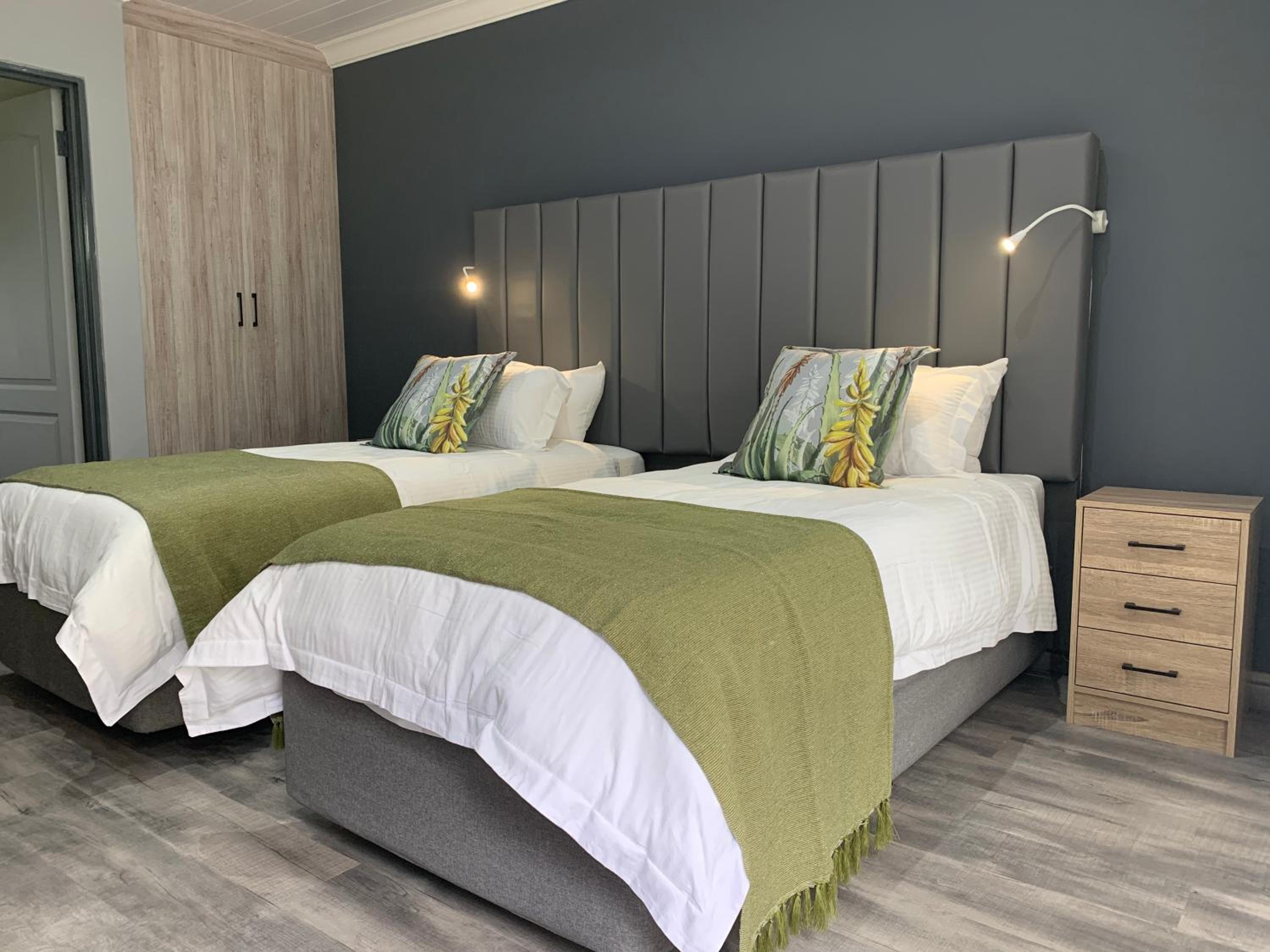 Twin Room - Photo 5