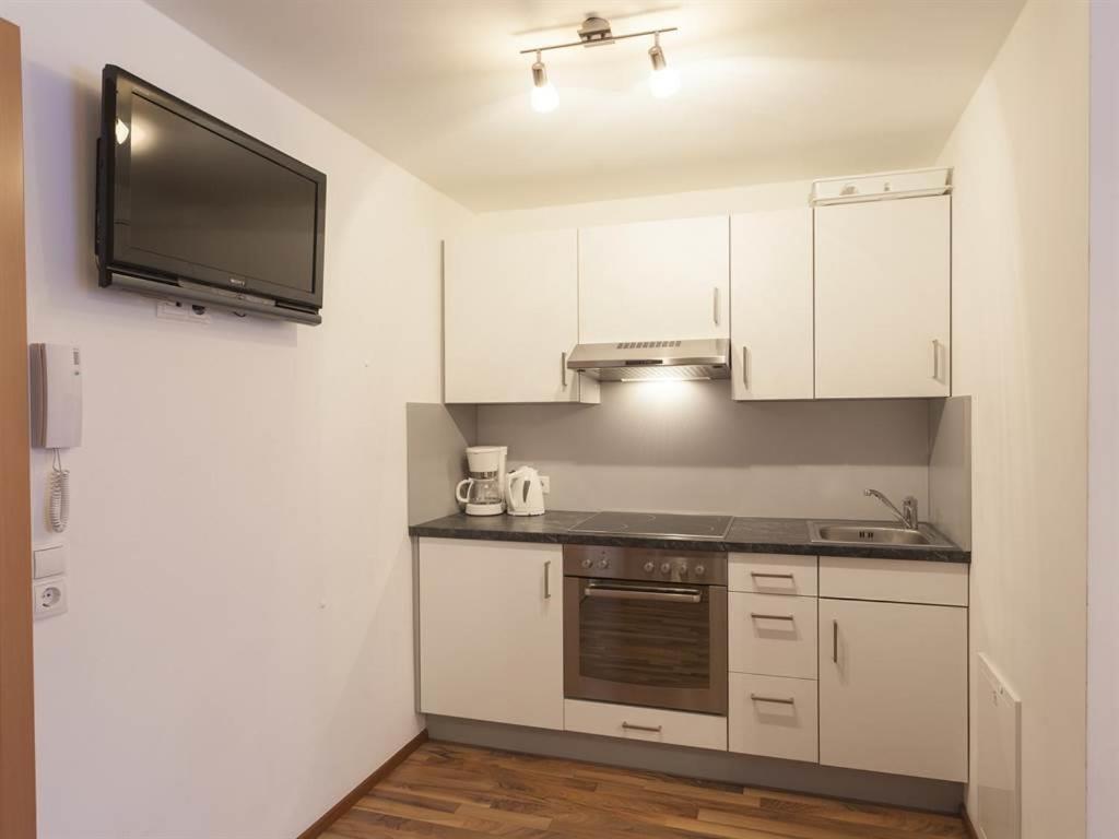 One-Bedroom Apartment With Shower photo 3
