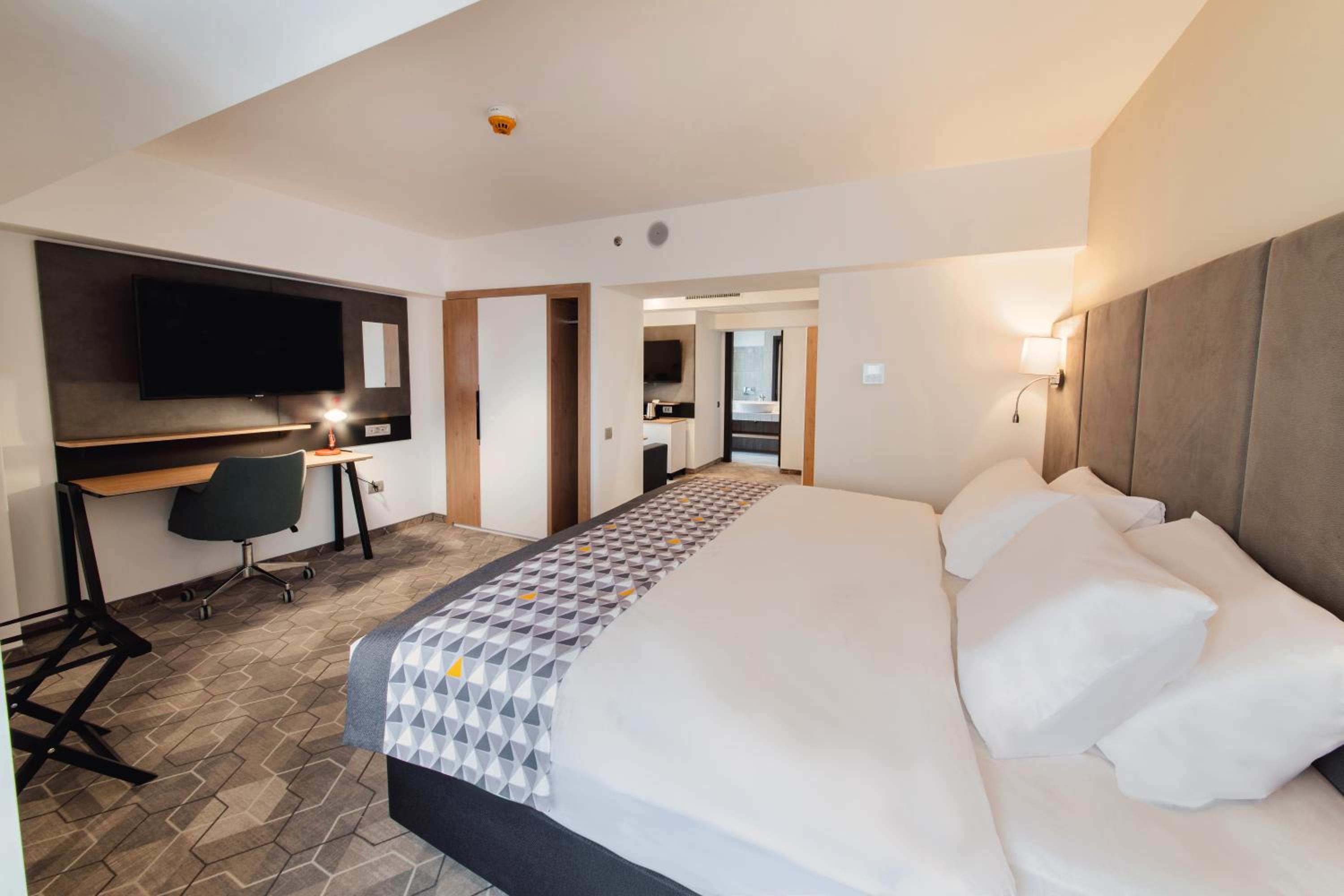 King Suite - Photo 1