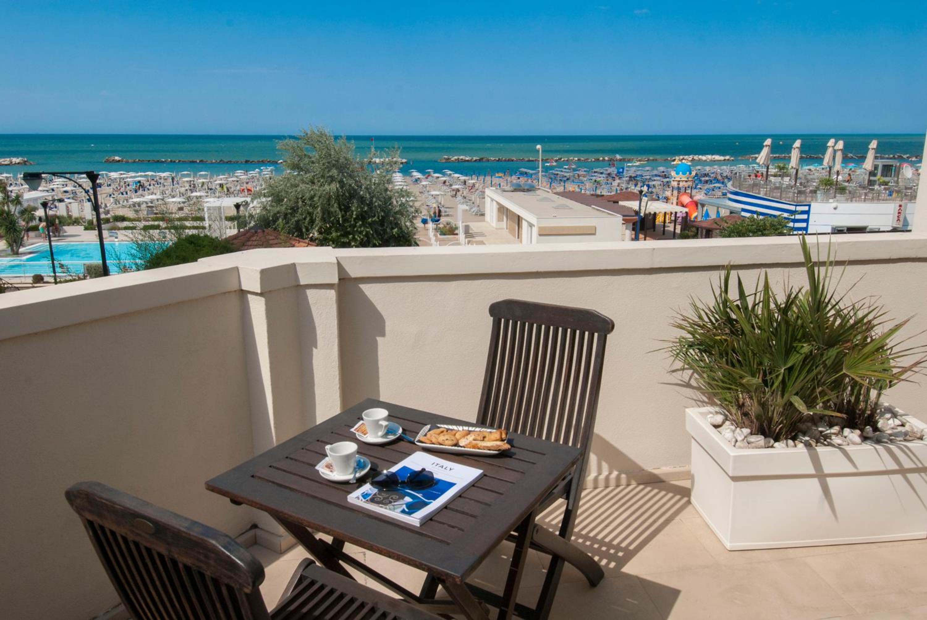 Superior Double Room with Sea View - Photo 9