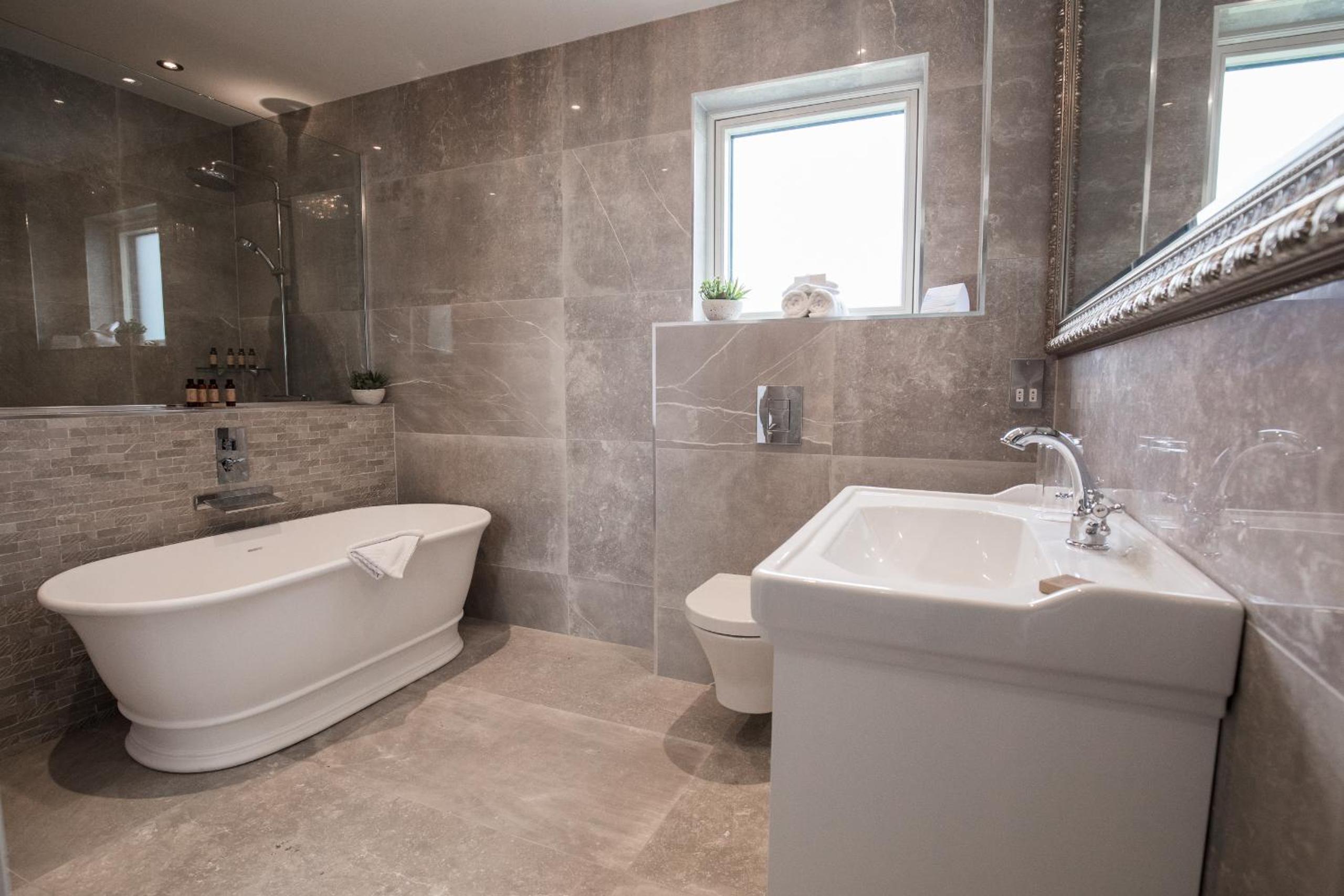 Suite with Balcony - Photo 2