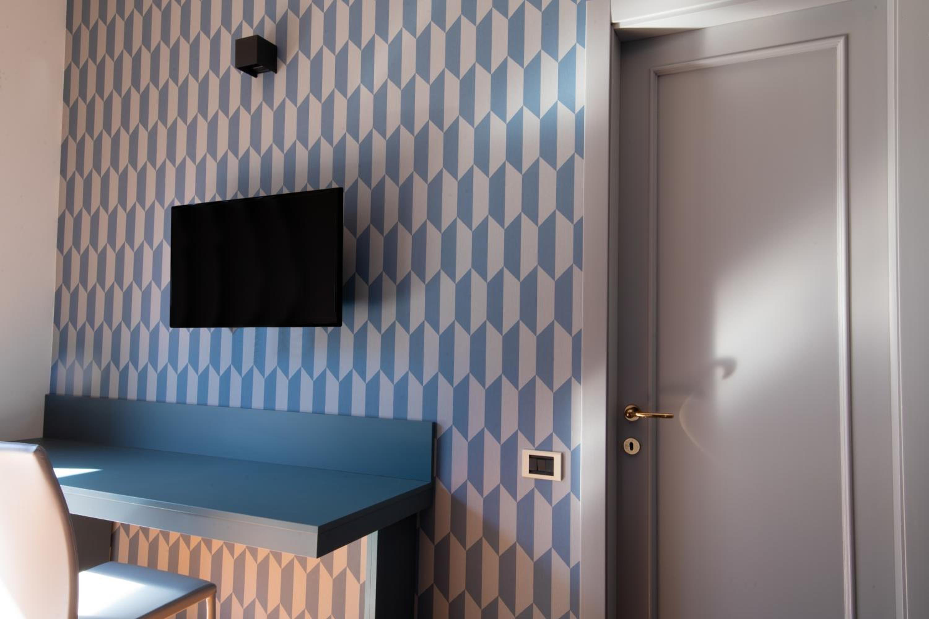 Double Room - Photo 6