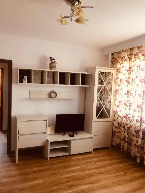 One-Bedroom Apartment - Photo 1