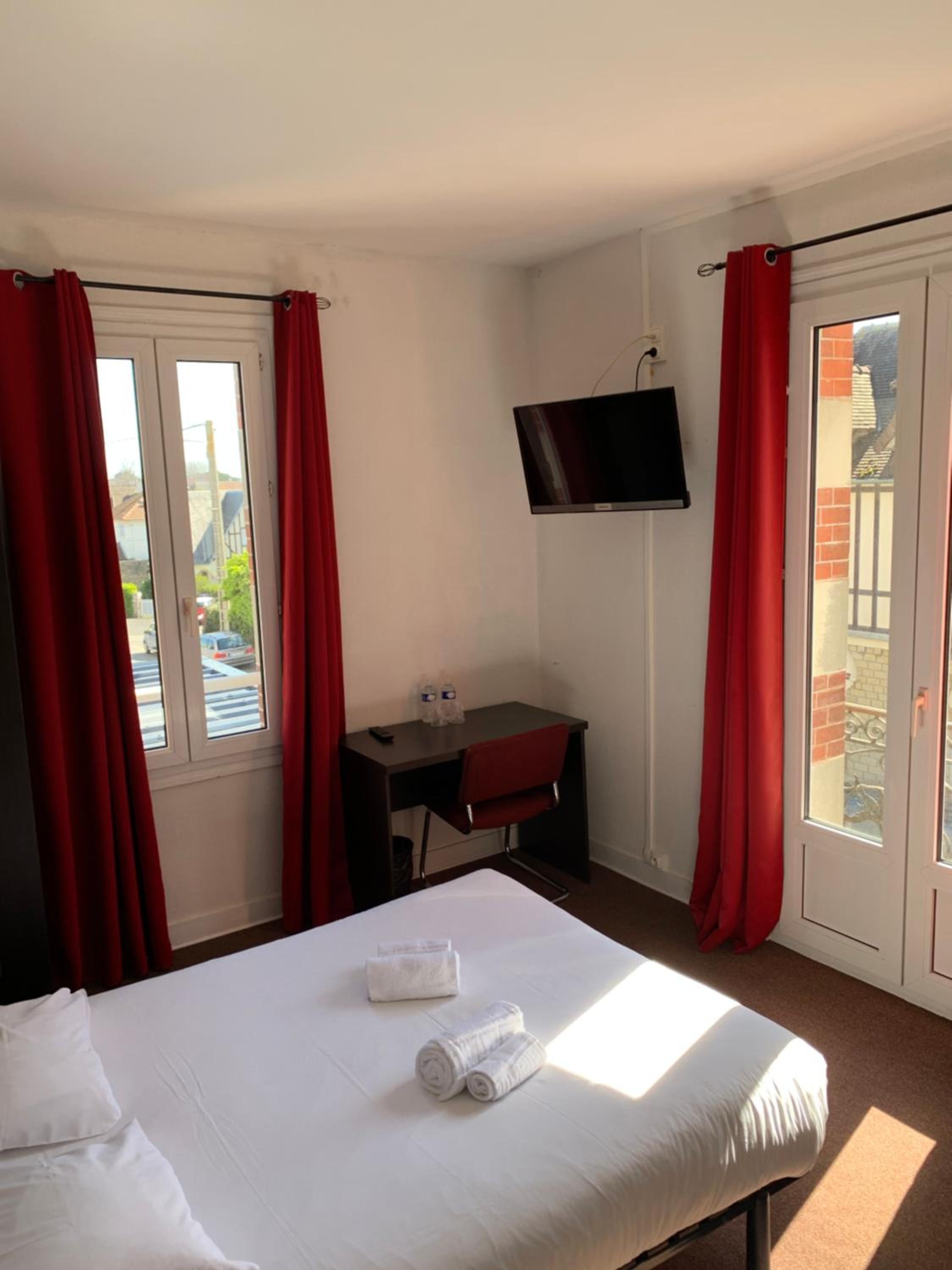 Double Room with Balcony - Photo 4