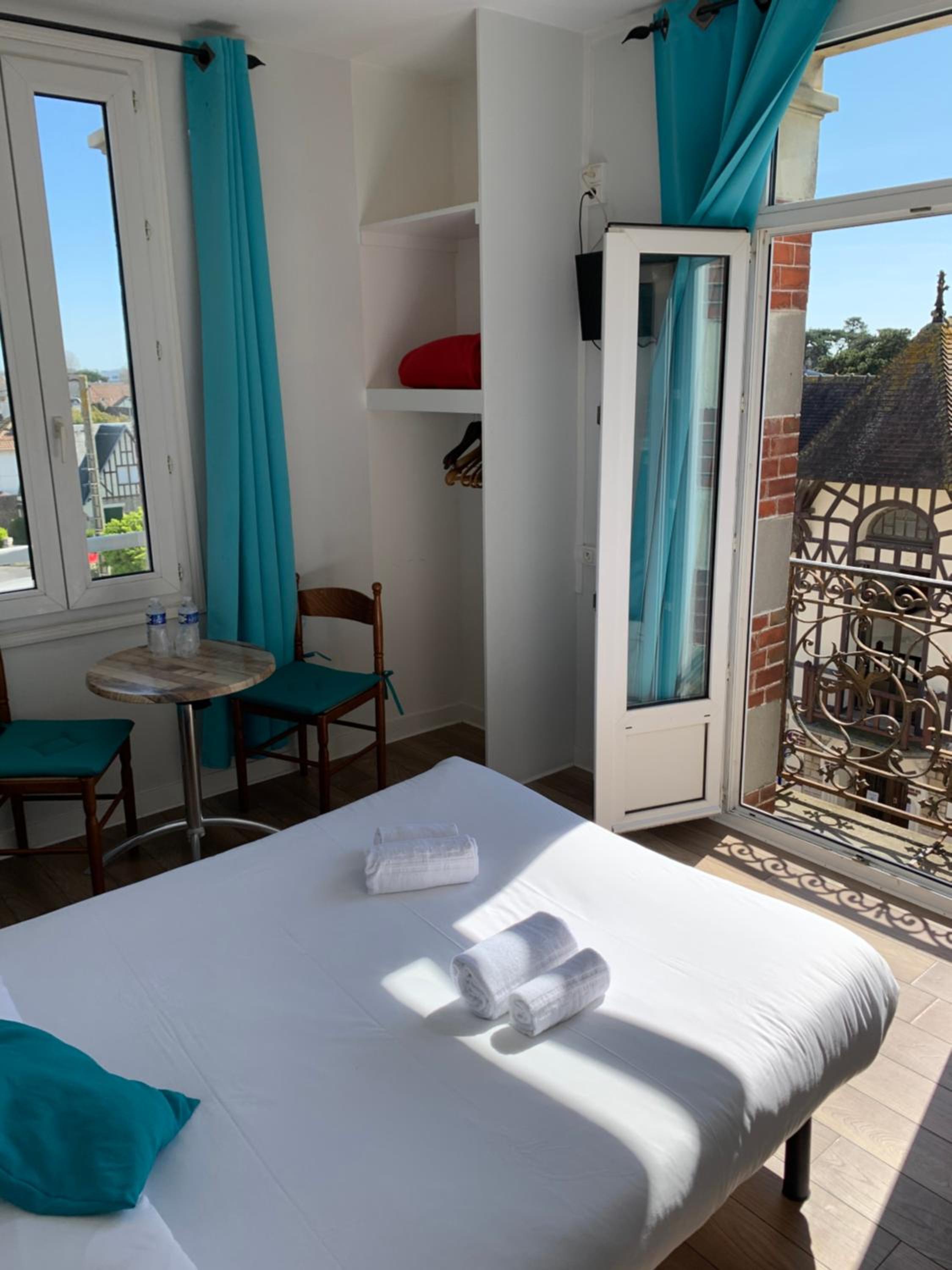 Double Room with Balcony - Photo 5