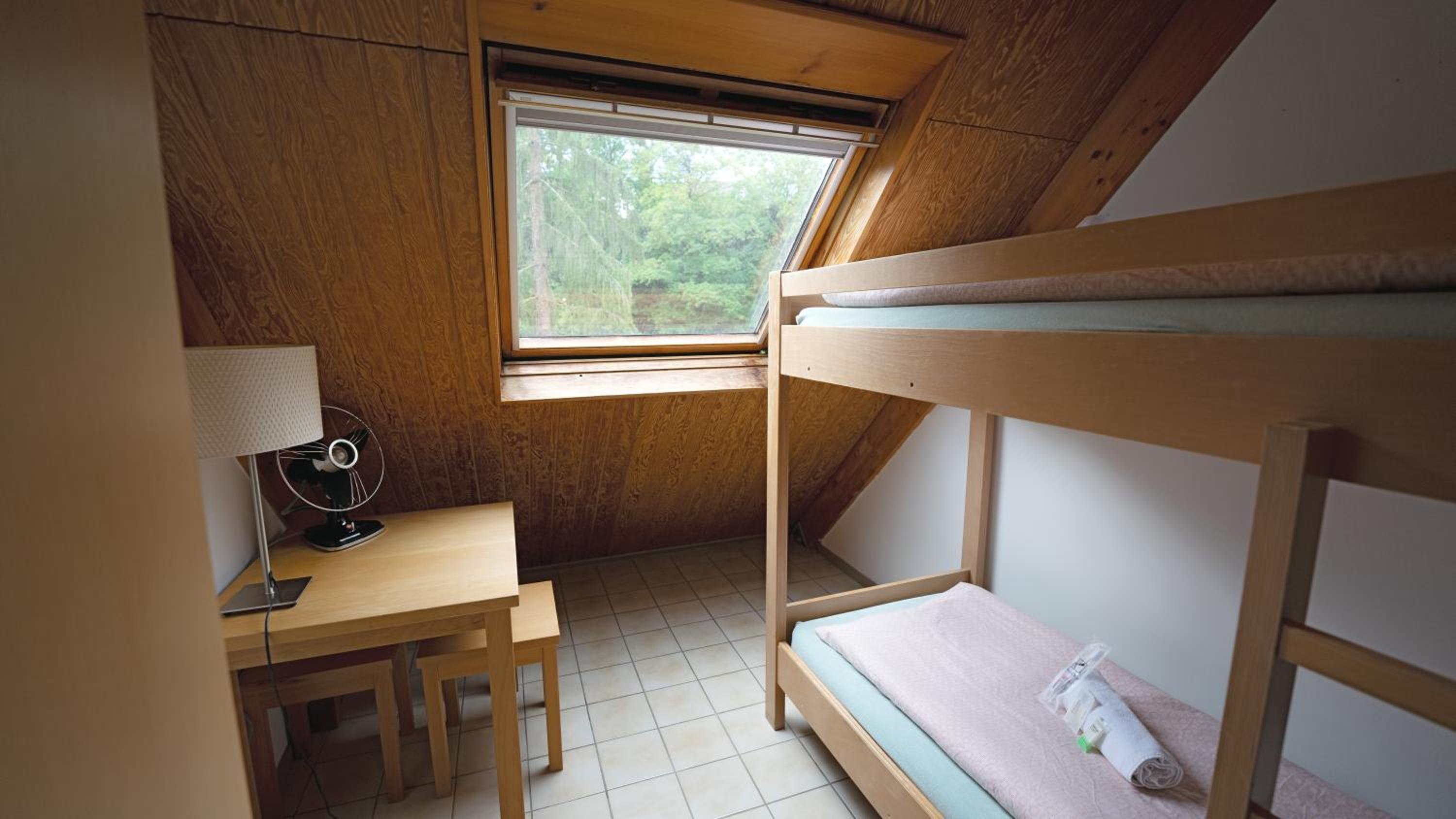 Single Room with Shared Bathroom photo 3