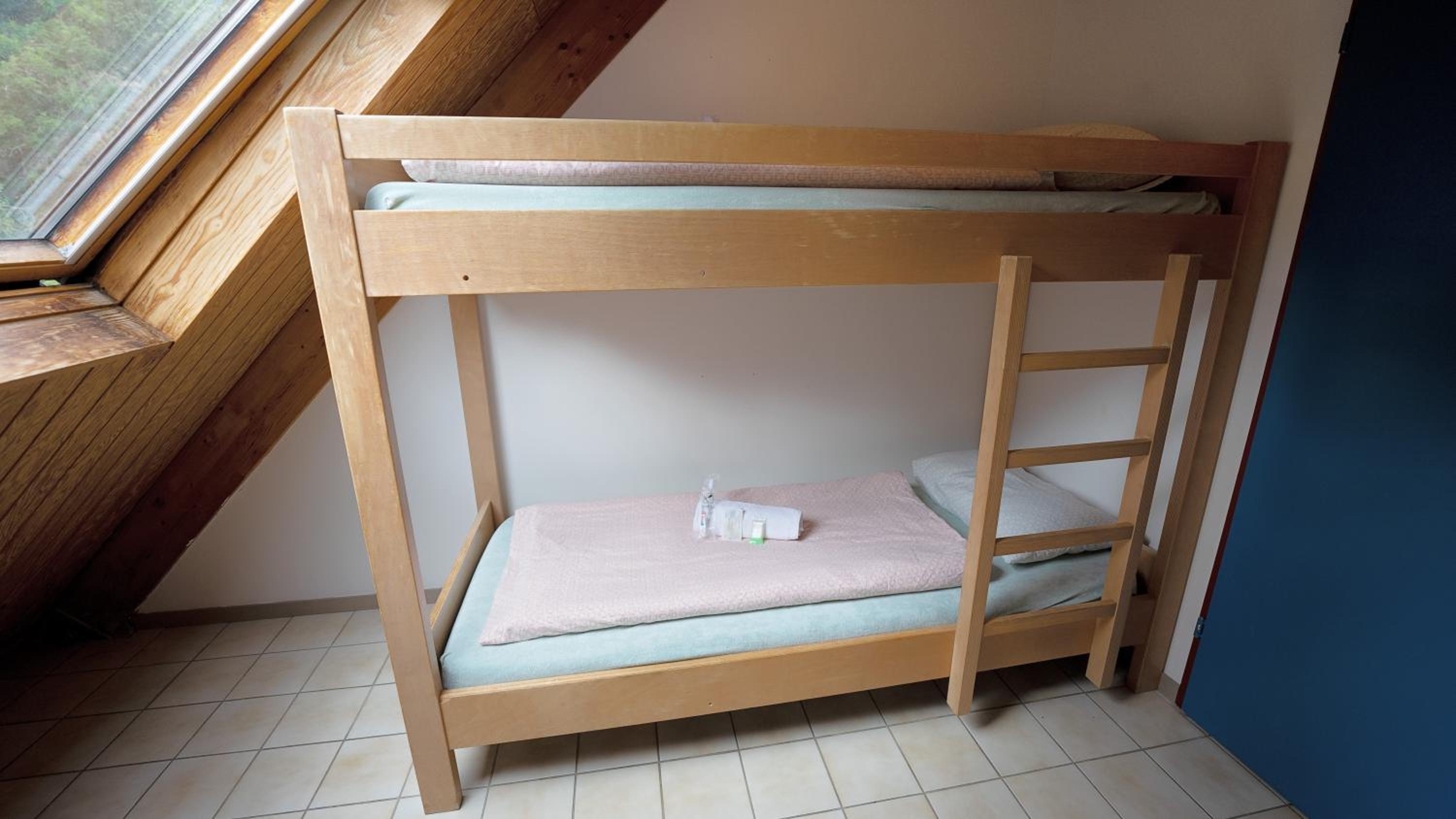 Single Room with Shared Bathroom photo 2
