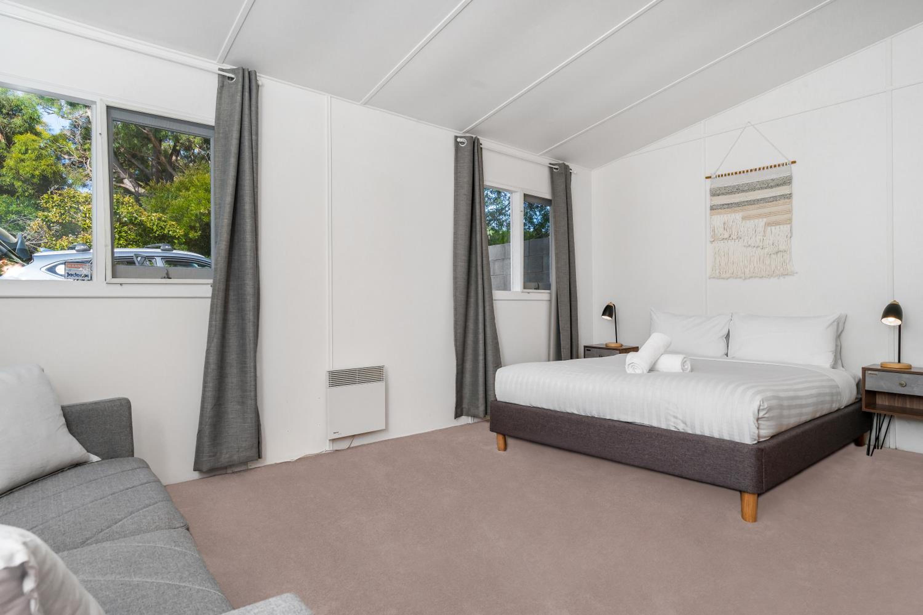 Three-Bedroom House photo 3