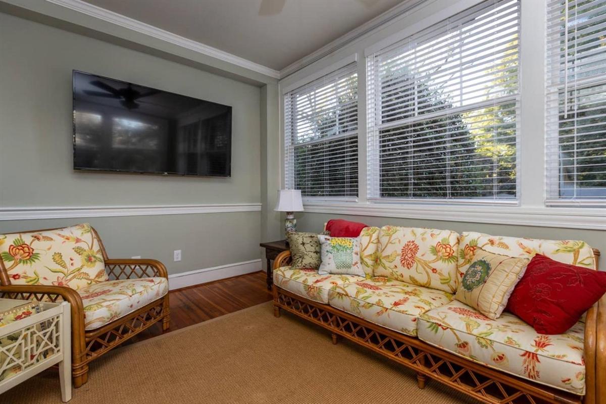Five-Bedroom House photo 2