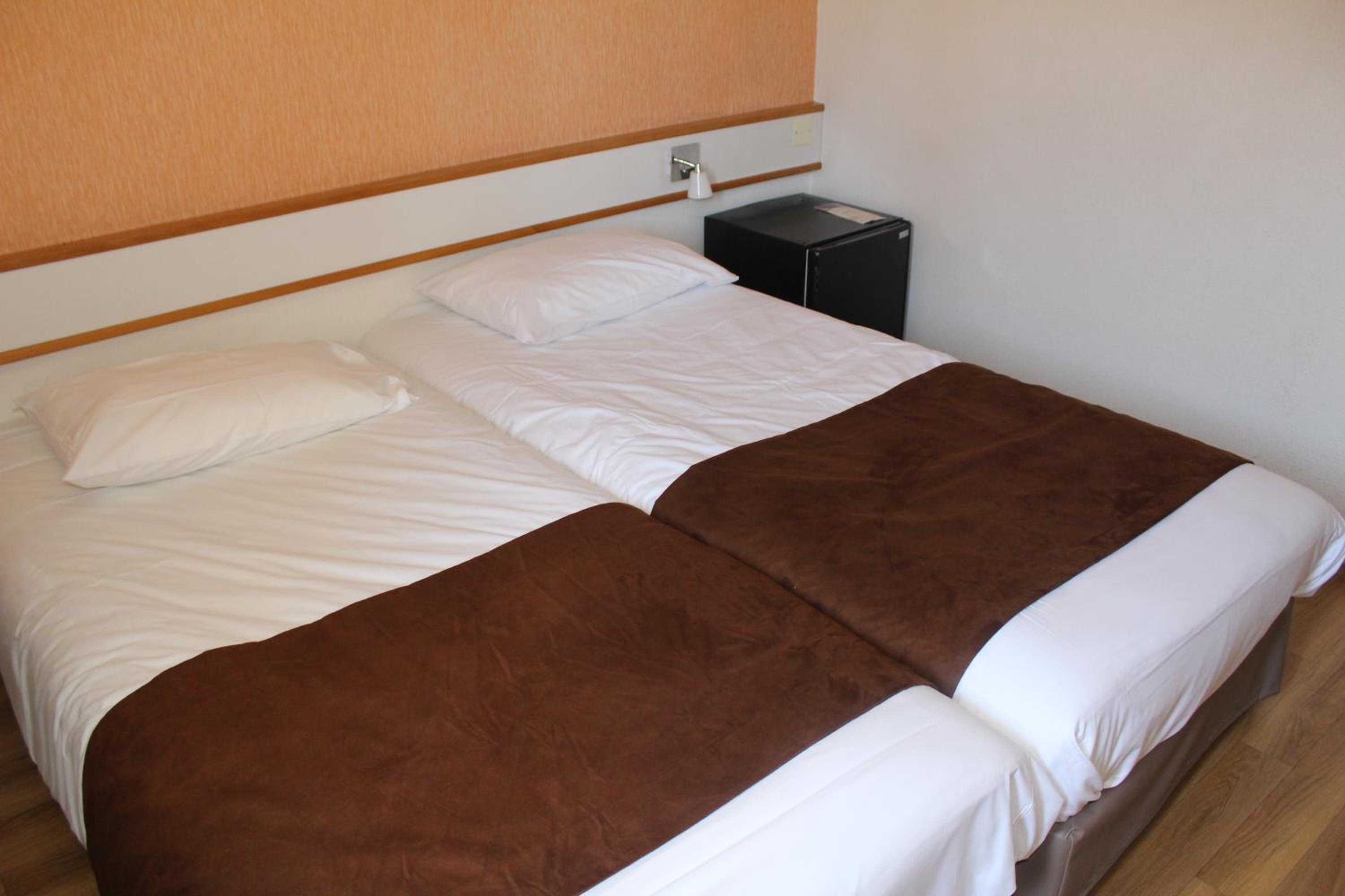Twin Room - Photo 8