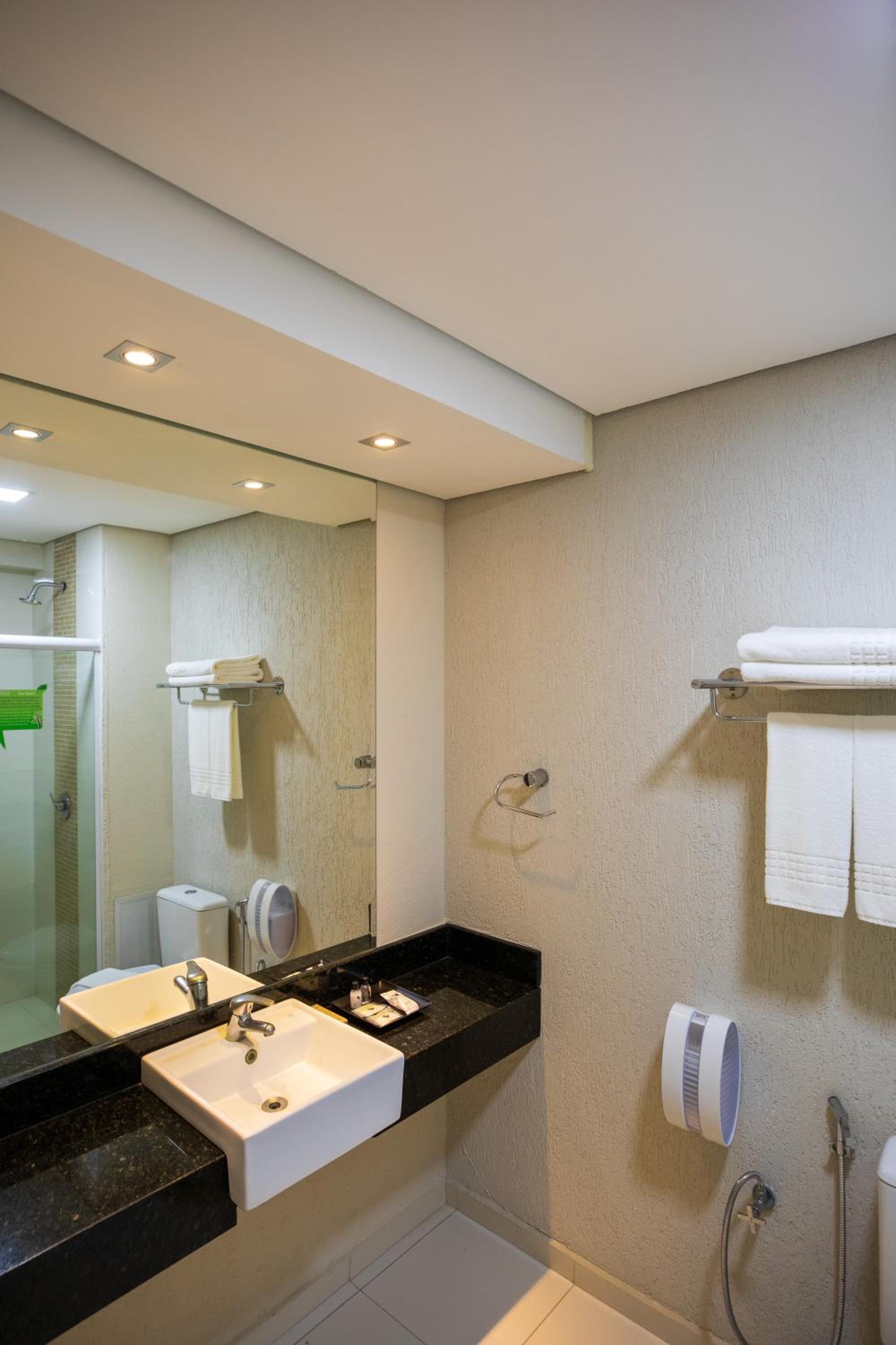 Superior Triple Room thumbnail 6
