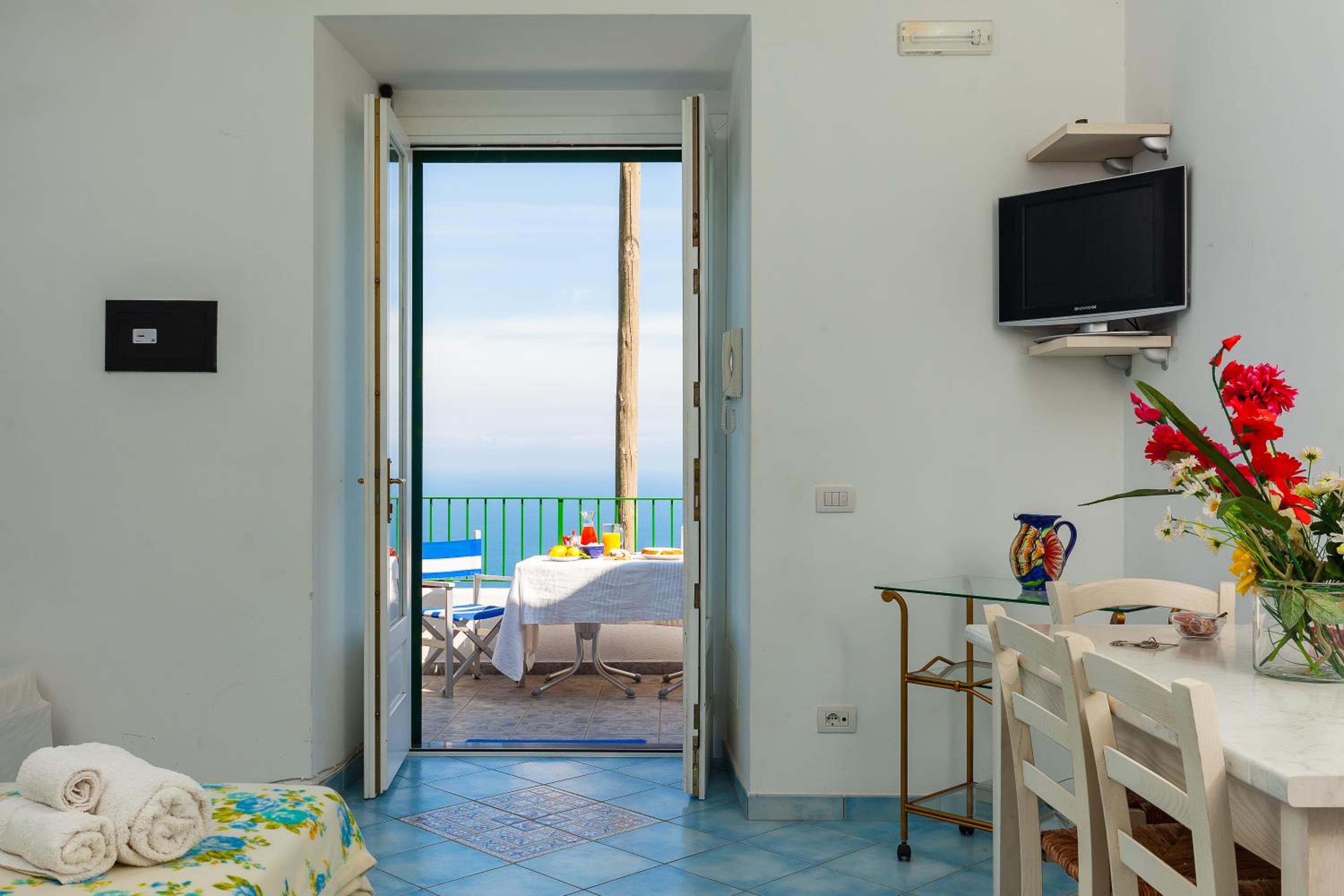 Standard Triple Room with Terrance and Sea View photo 1