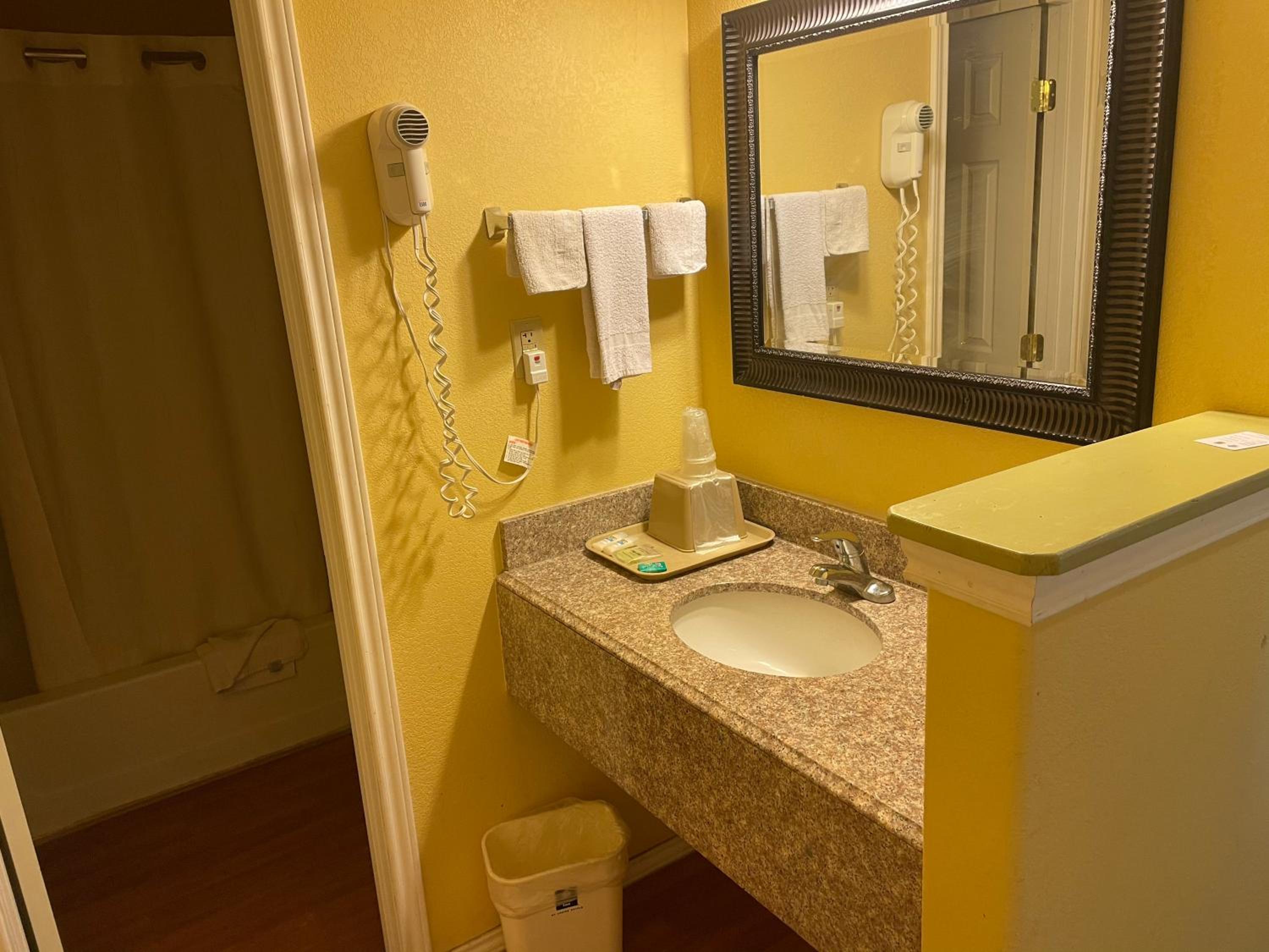 Budget Triple Room photo 2