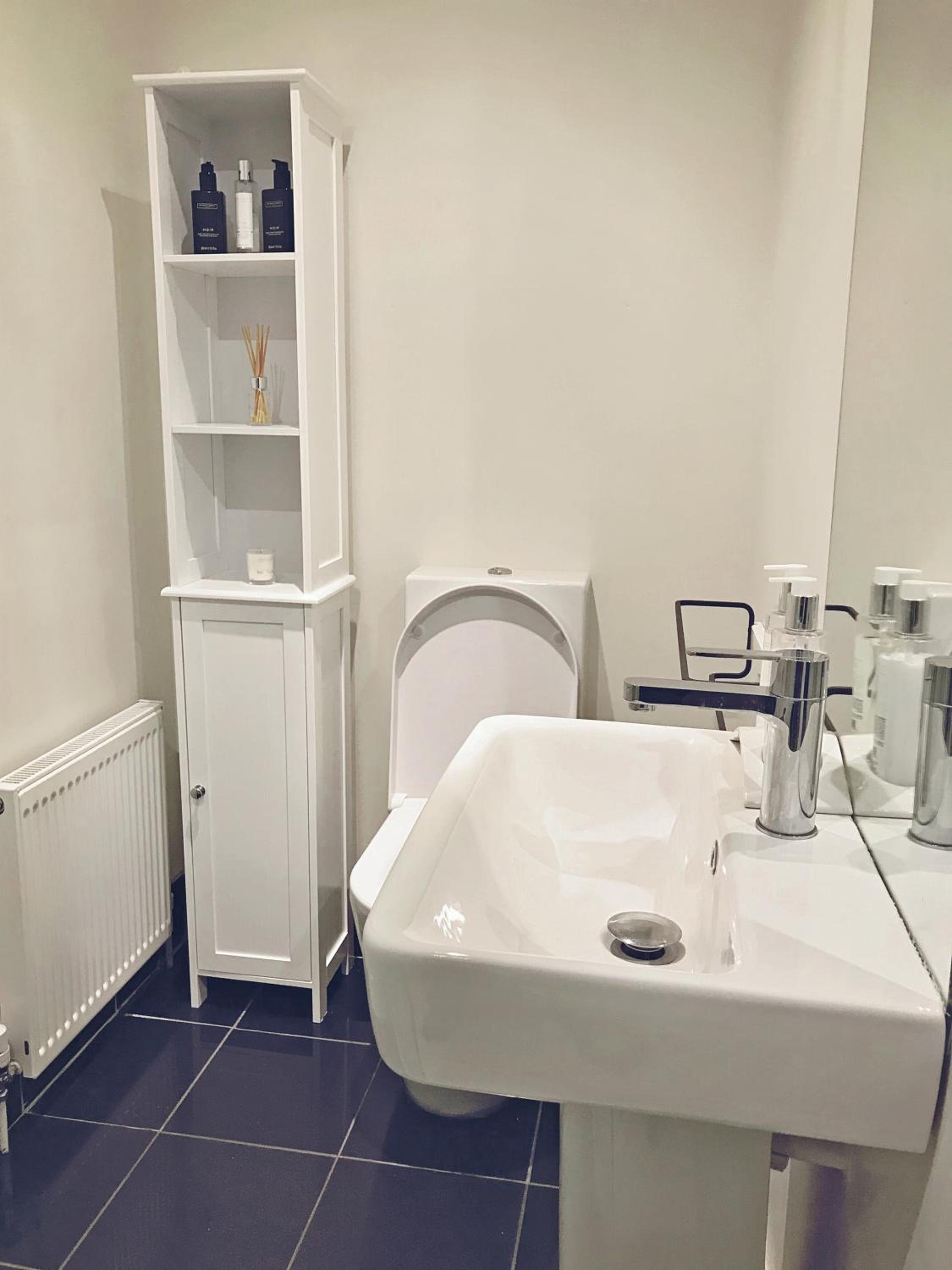 Twin Room with Shower - Photo 4