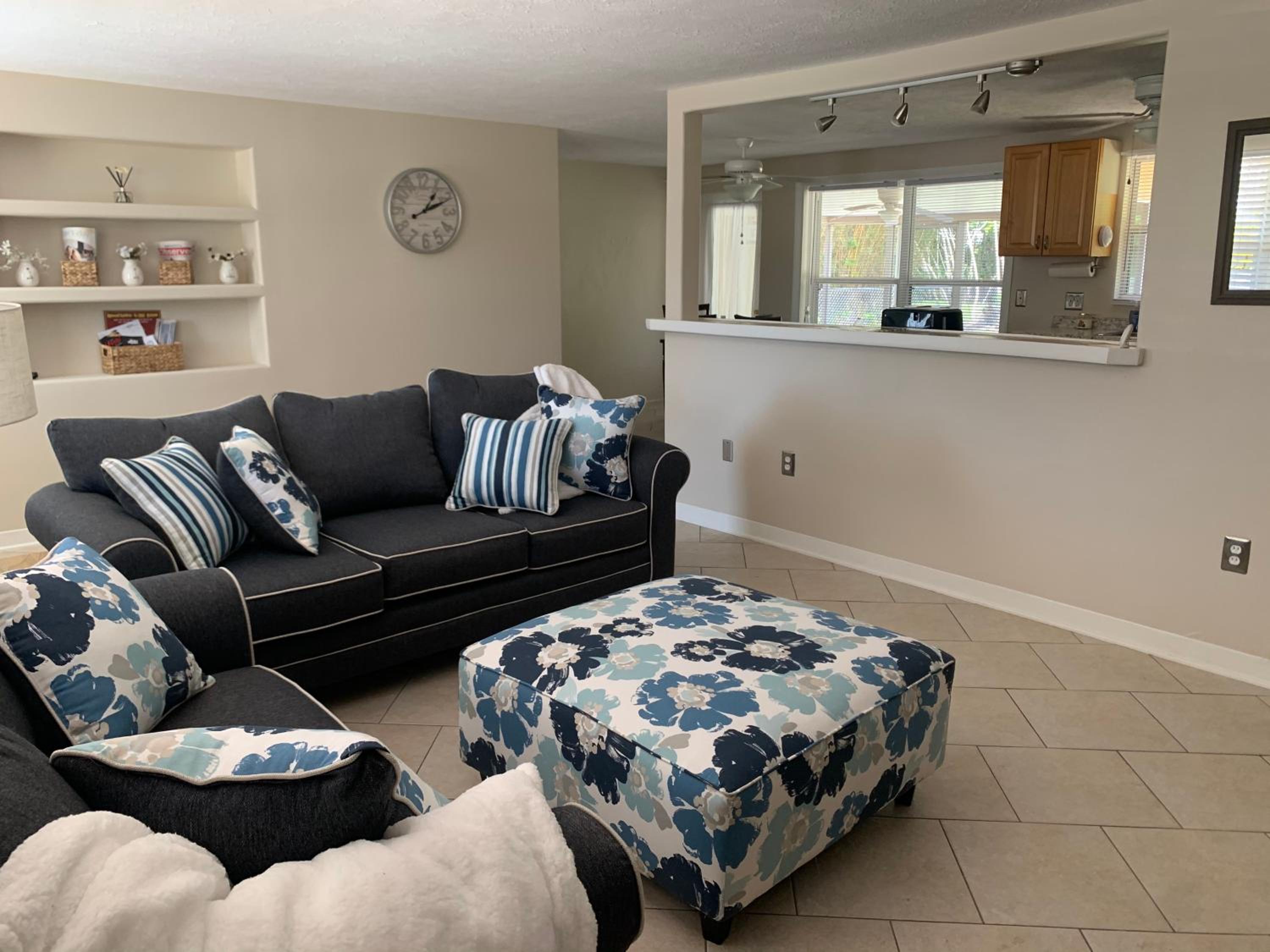 Three-Bedroom House - Photo 5