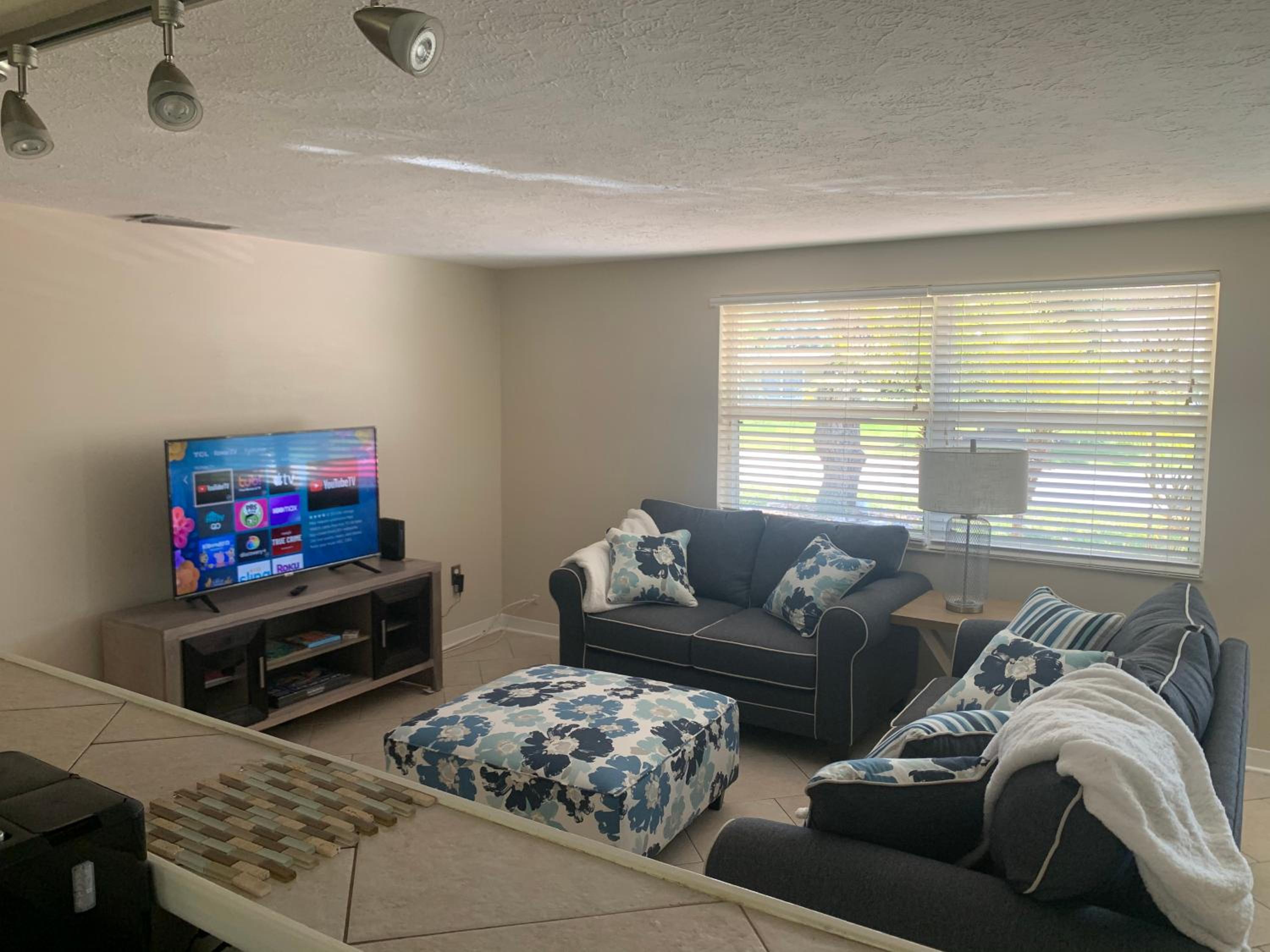 Three-Bedroom House - Photo 3