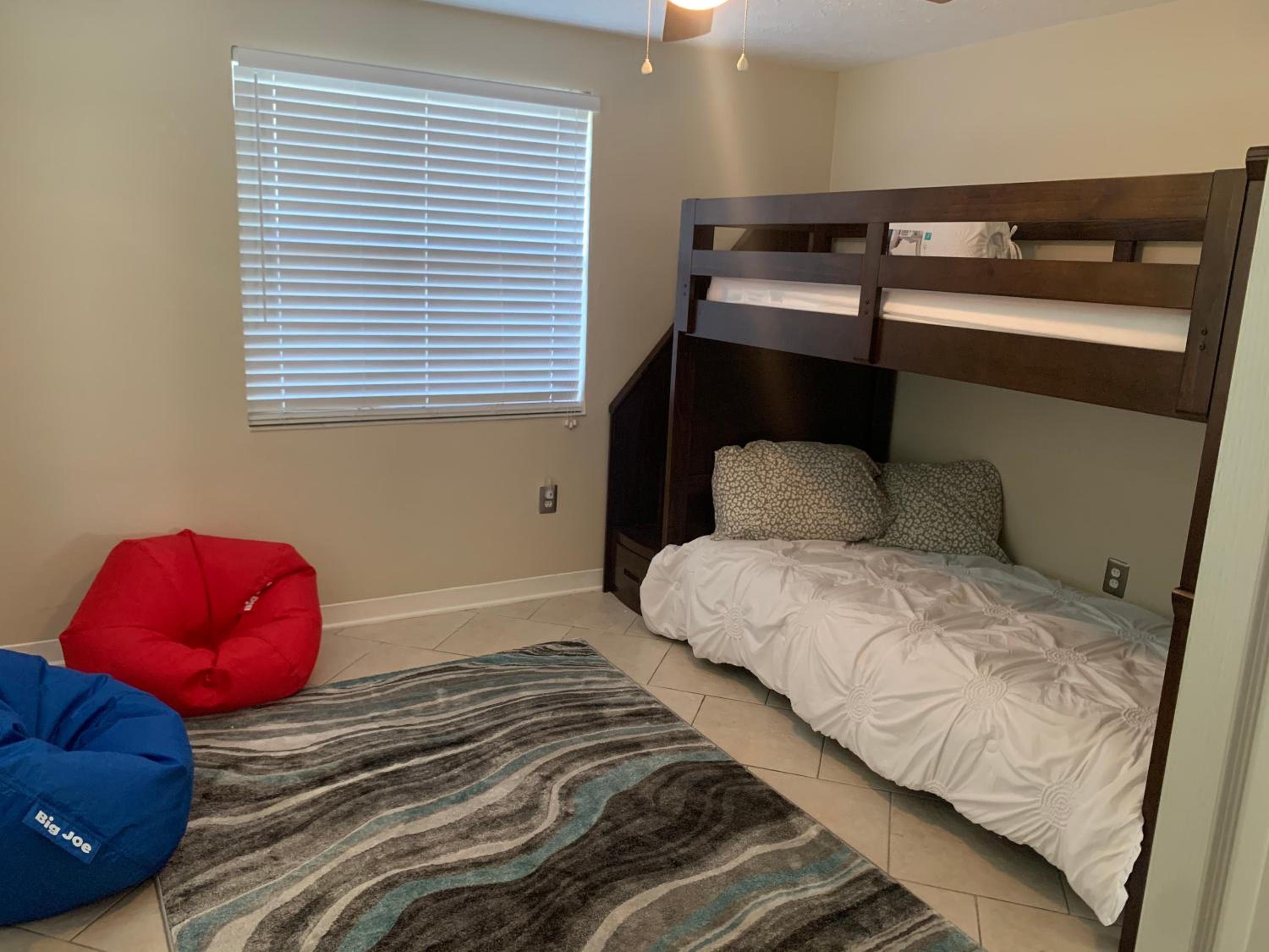 Three-Bedroom House - Photo 4