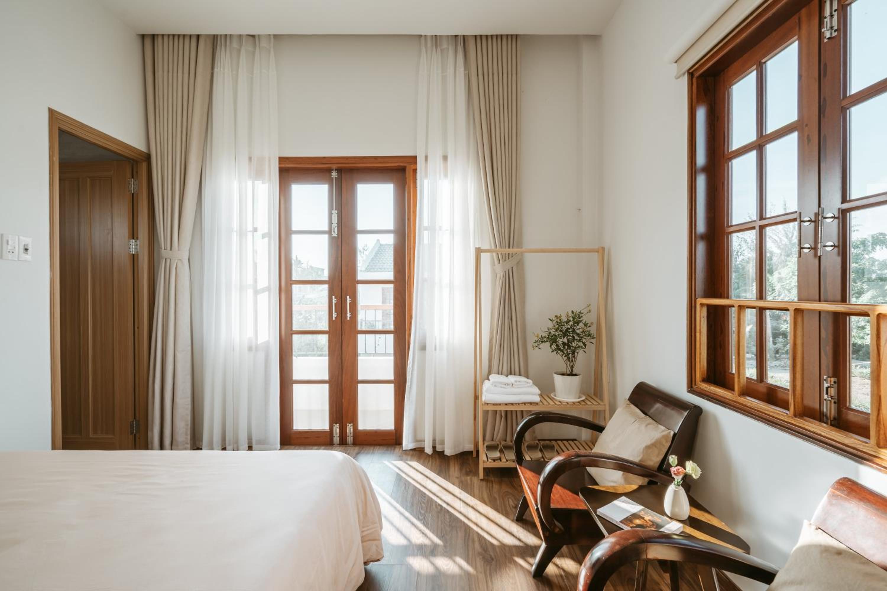 Queen Room with Balcony photo 2