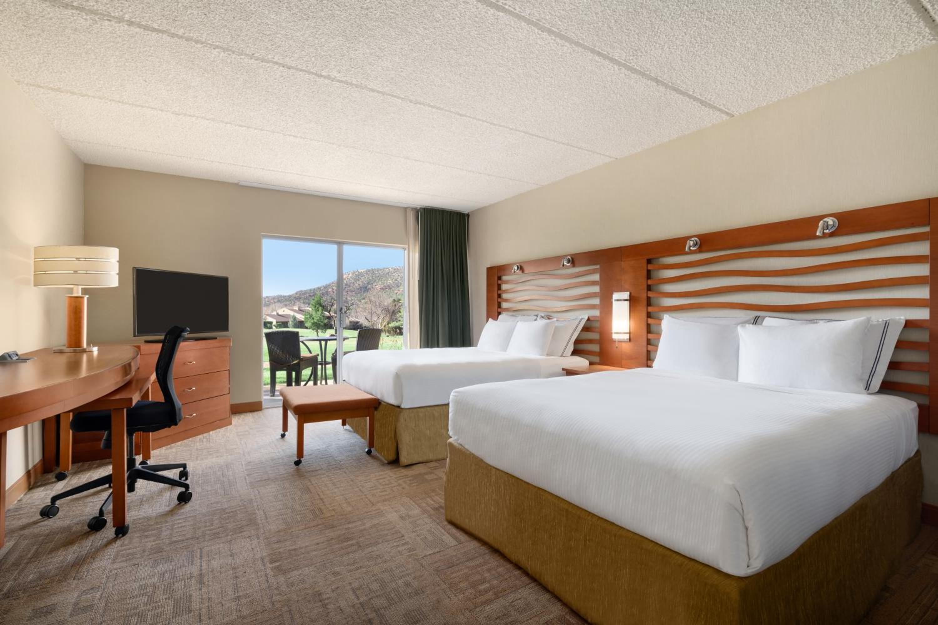 Deluxe Queen Room With Two Queen Beds - Photo 3