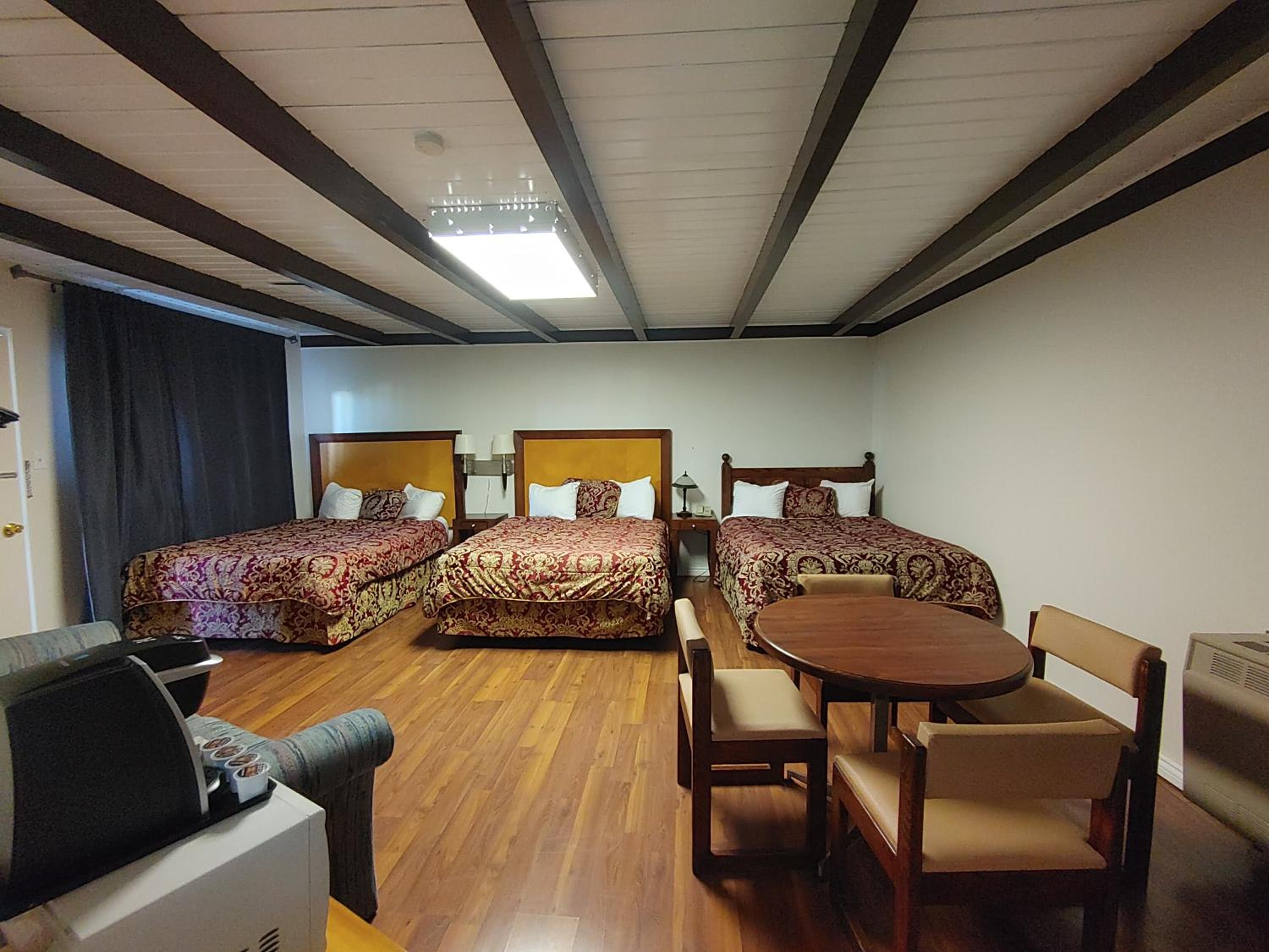 Deluxe Family Room - Photo 3