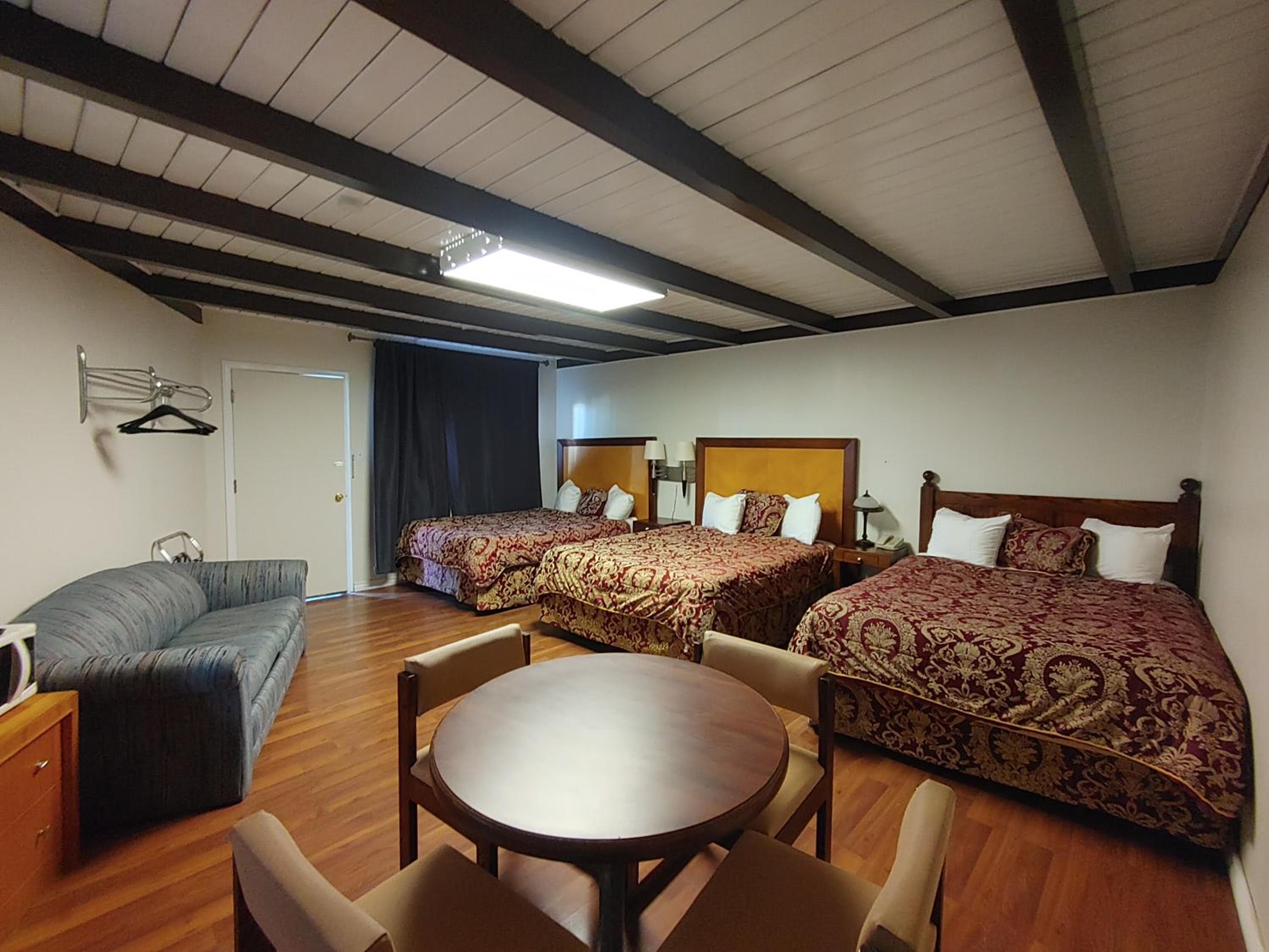 Deluxe Family Room - Photo 4
