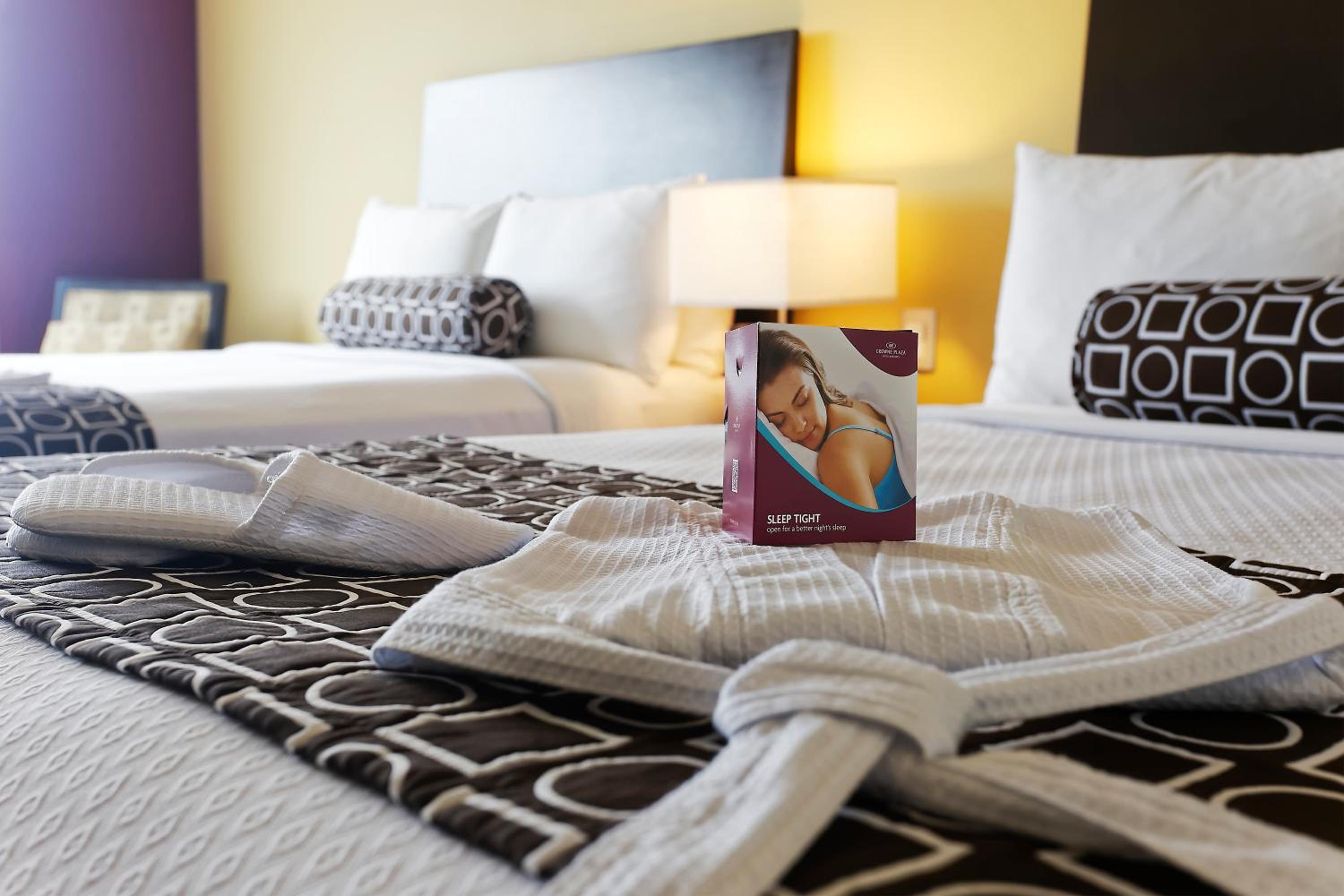 Executive Queen Room with Two Queen Beds - Photo 7