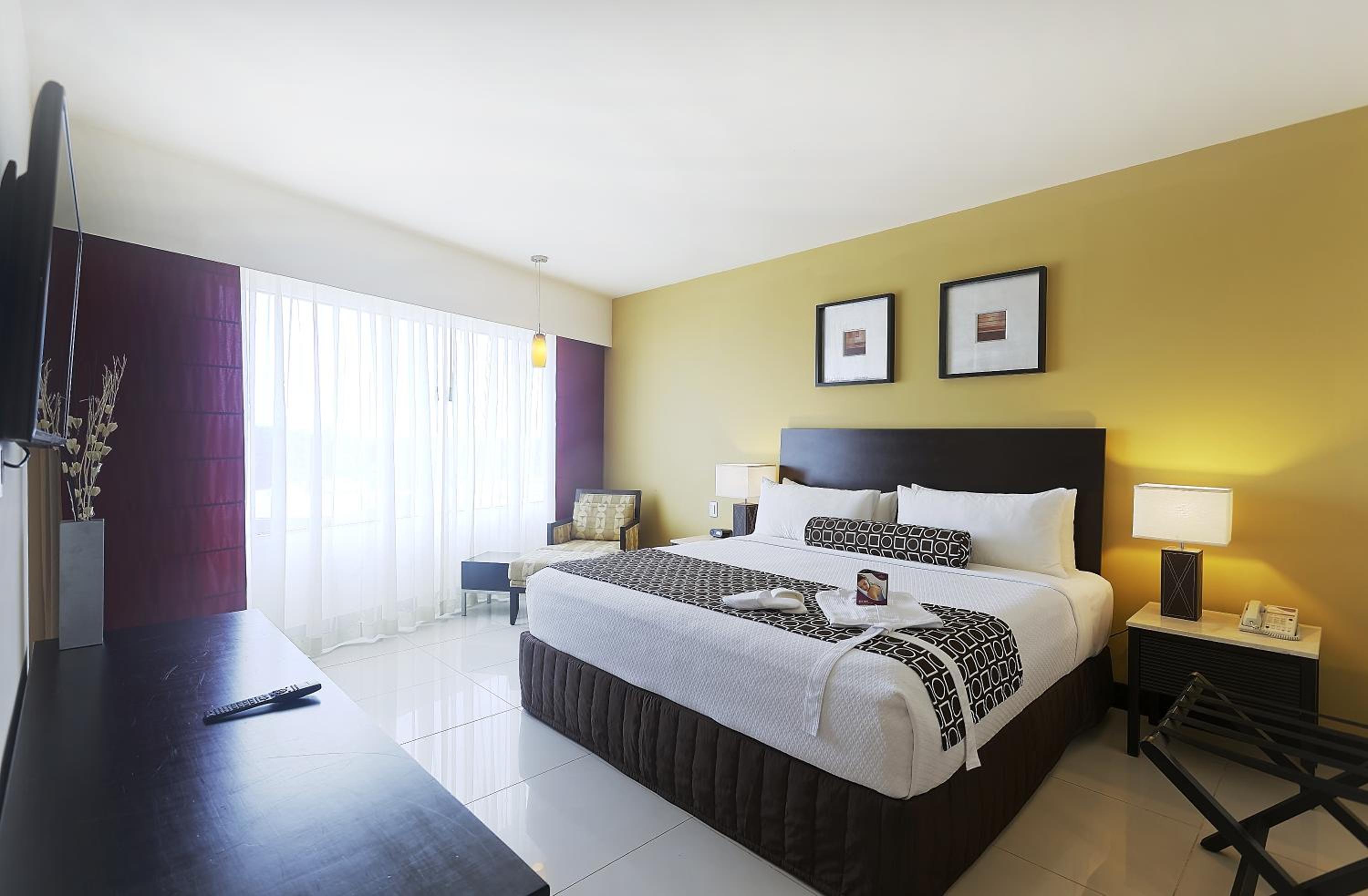 Junior King Suite - Photo 1