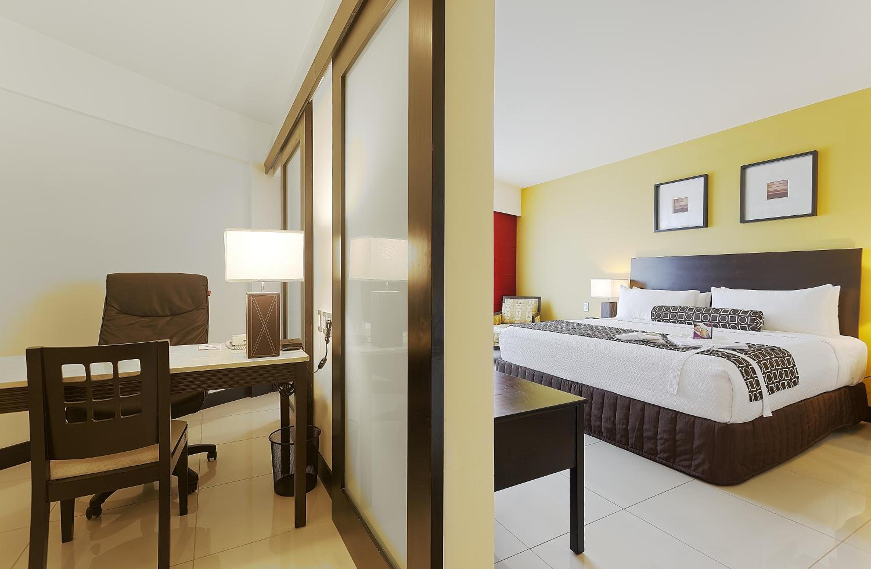 Junior King Suite - Photo 9