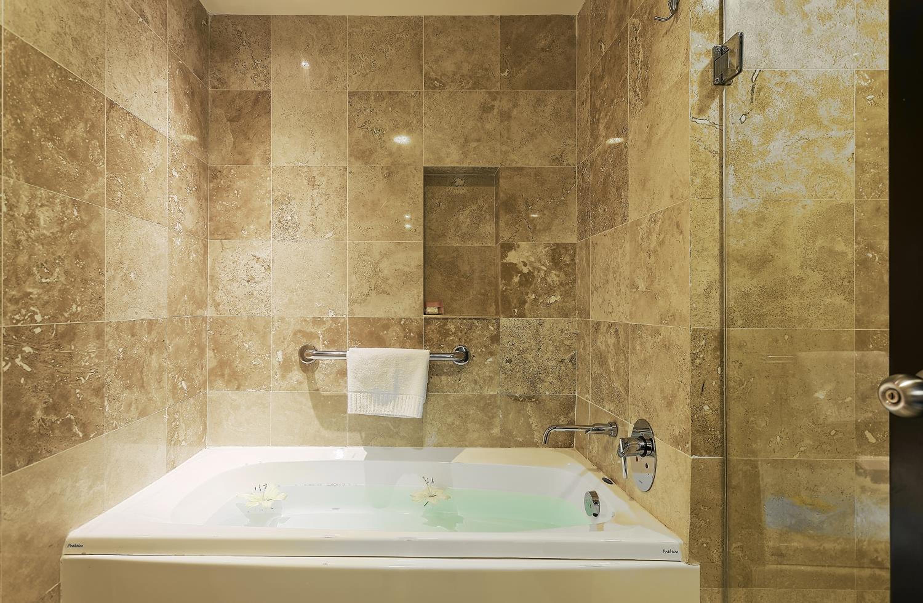 Junior King Suite - Photo 8
