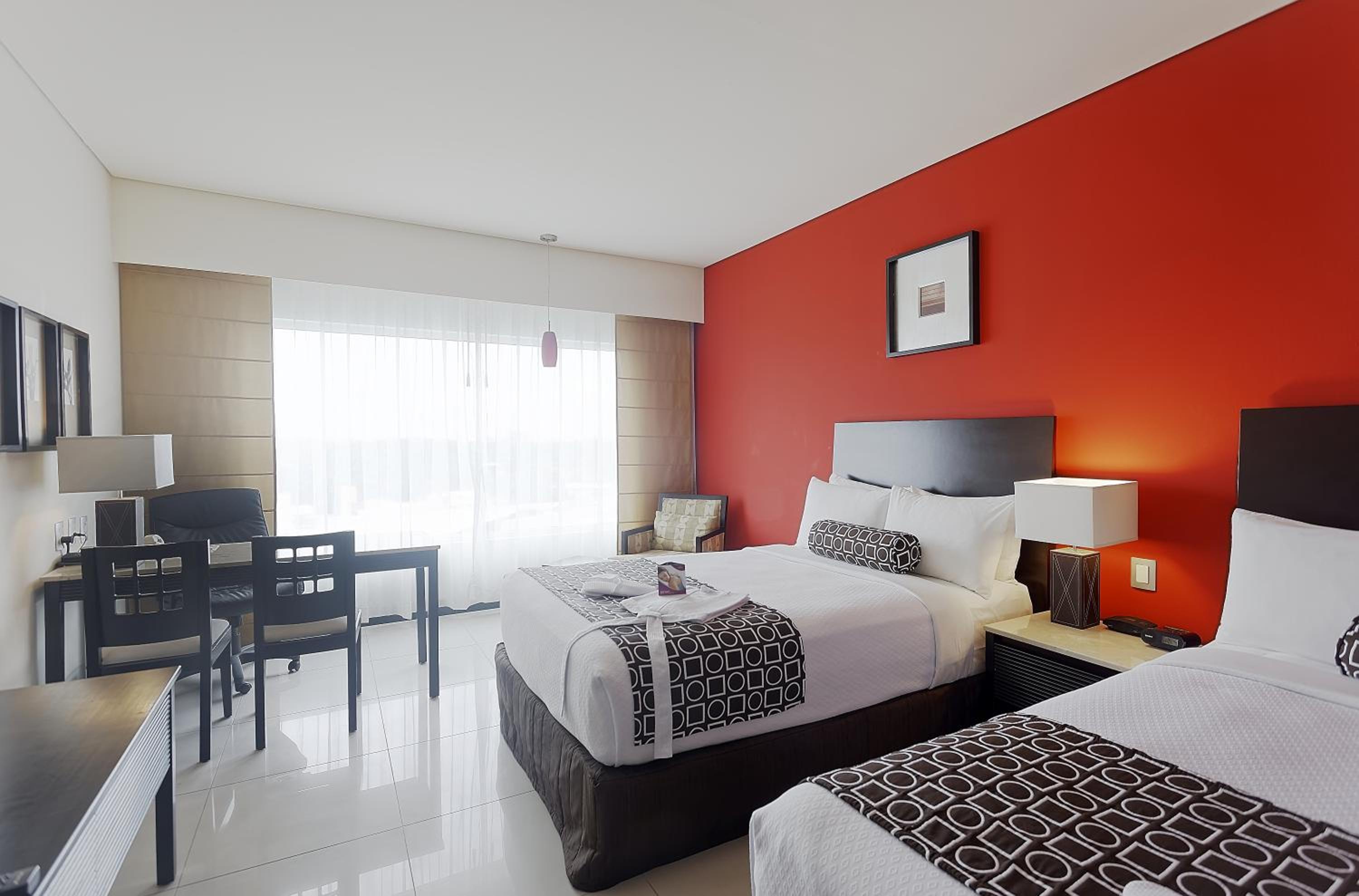 Crowne Suite - Photo 1